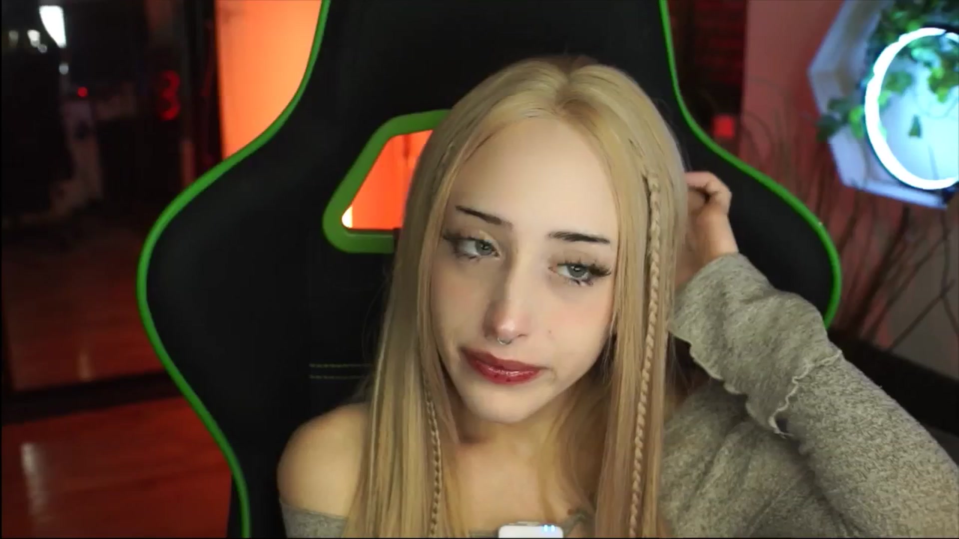 Gallery image thumbnail from Fanny21's myfreecams stream on, 12/03/2025, 20:07 image 8 of 20