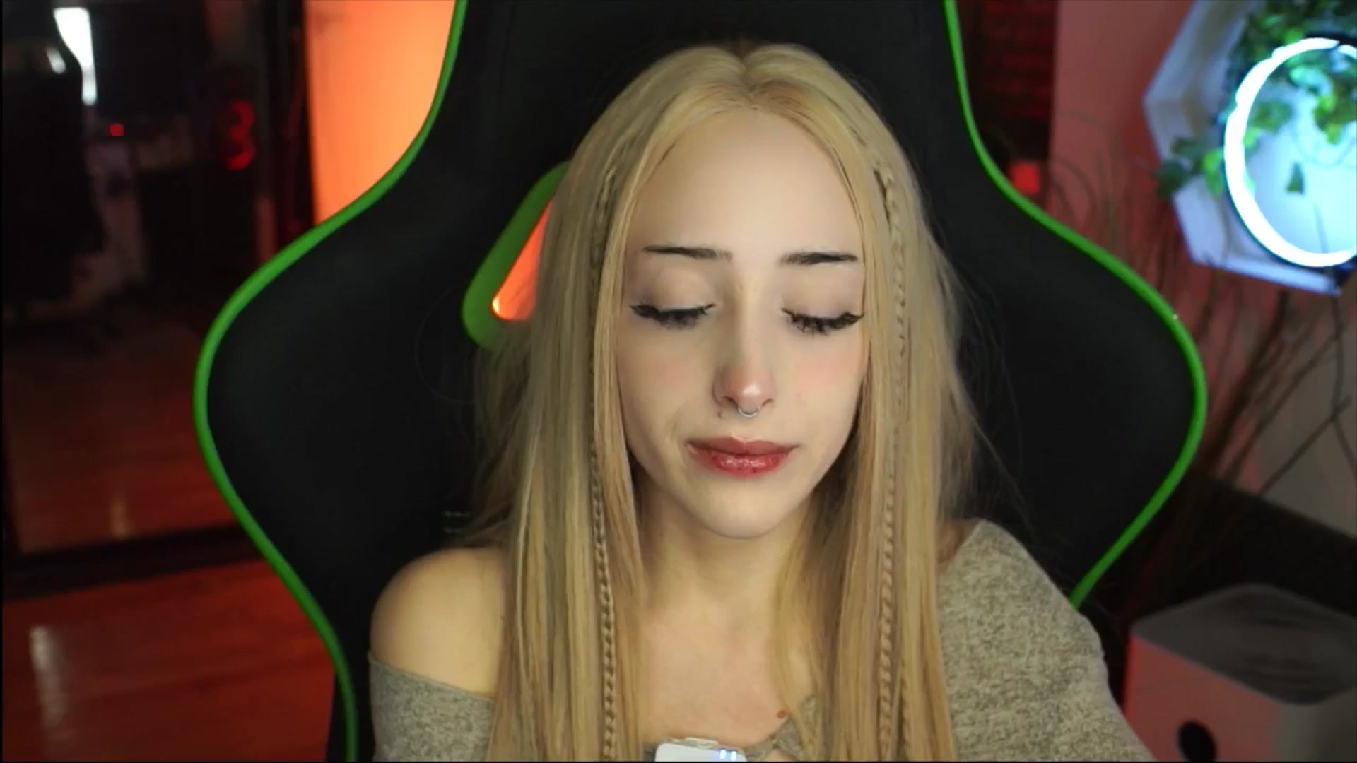 Gallery image thumbnail from Fanny21's myfreecams stream on, 12/03/2025, 20:07 image 7 of 20