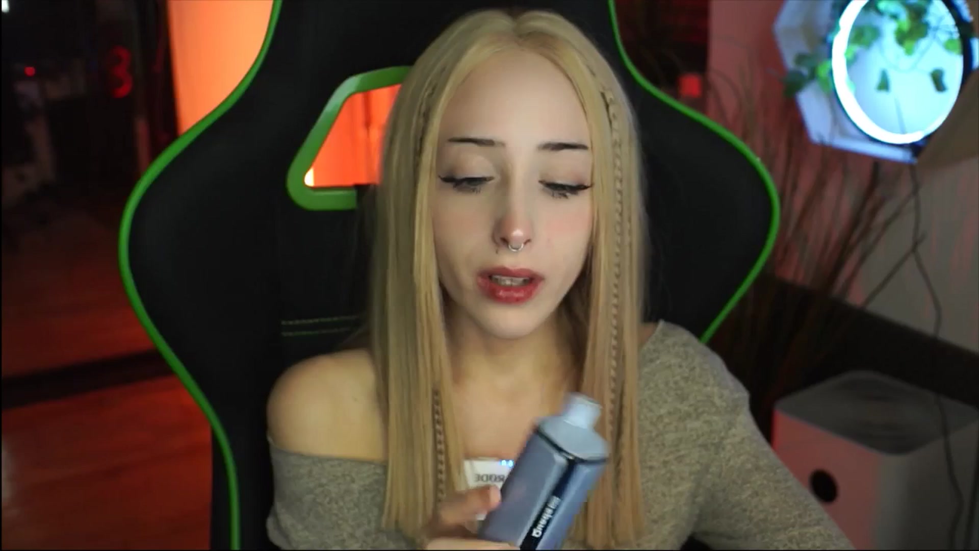 Gallery image thumbnail from Fanny21's myfreecams stream on, 12/03/2025, 20:07 image 17 of 20