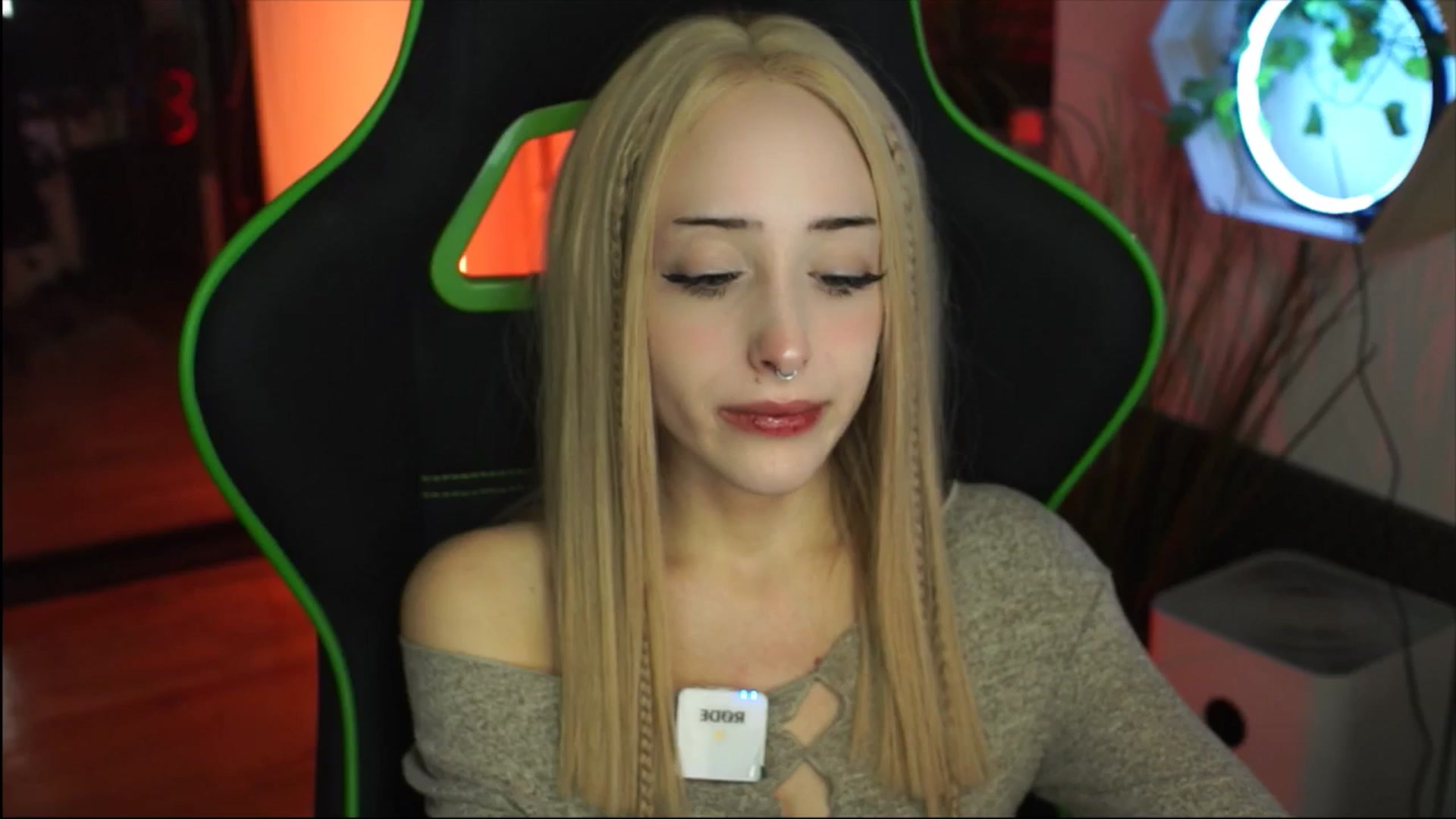 Gallery image thumbnail from Fanny21's myfreecams stream on, 12/03/2025, 20:07 image 20 of 20
