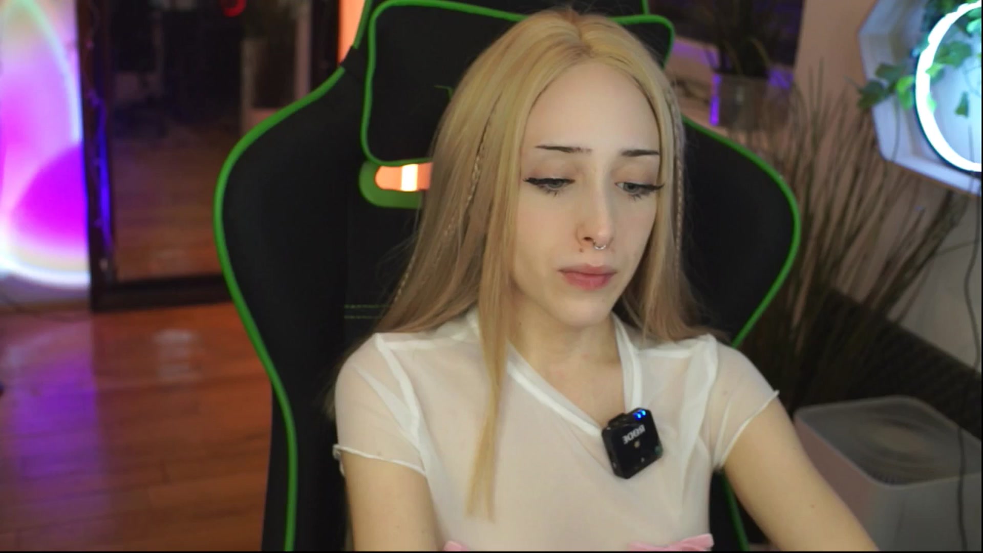 Gallery image thumbnail from Fanny21's myfreecams stream on, 12/11/2025, 22:08 image 19 of 20