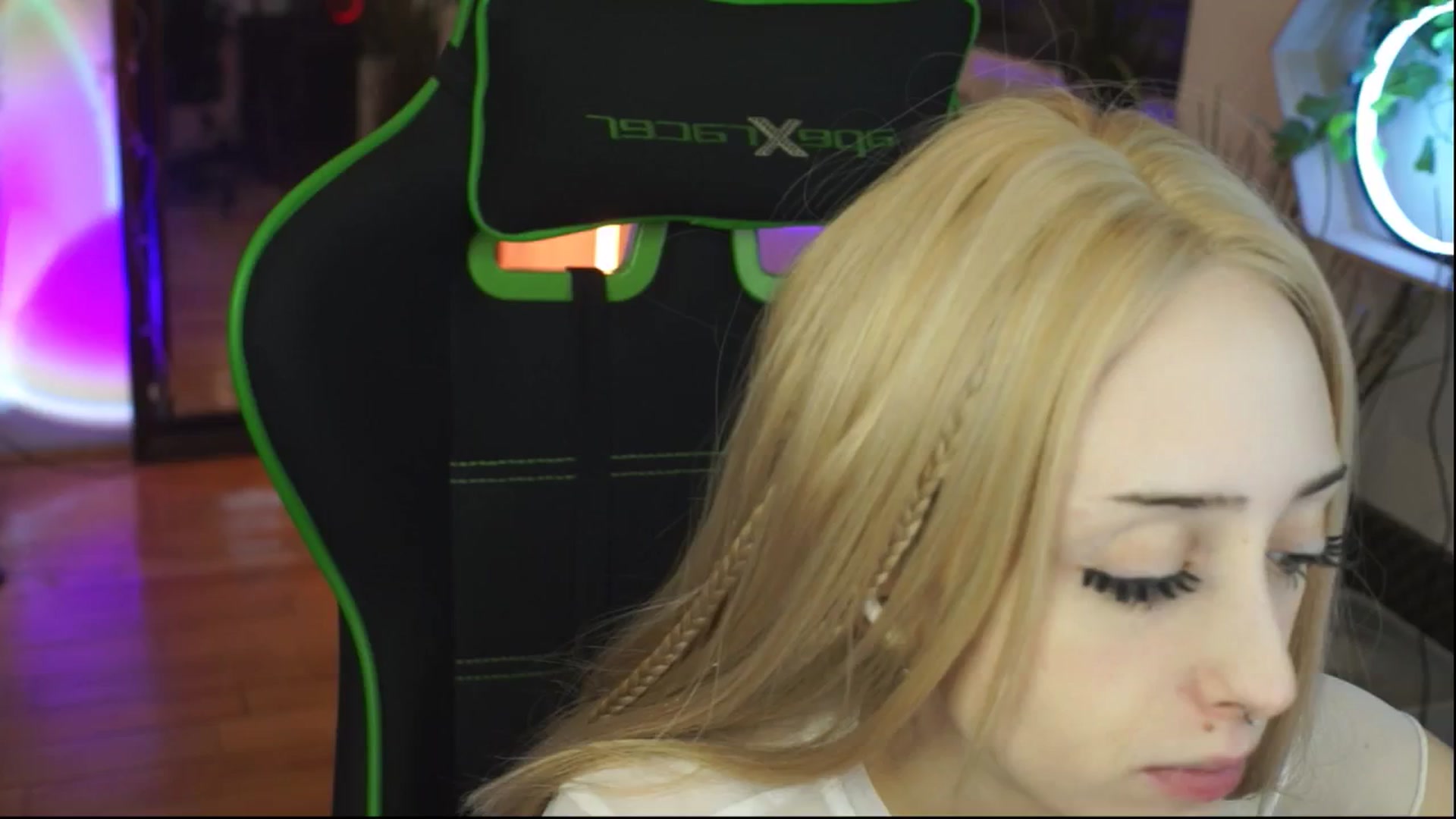 Gallery image thumbnail from Fanny21's myfreecams stream on, 12/11/2025, 22:08 image 13 of 20
