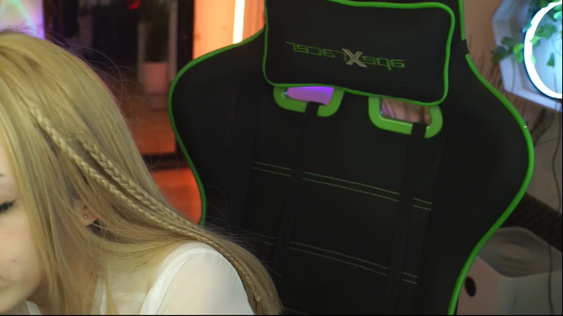 Gallery image thumbnail from Fanny21's myfreecams stream on, 12/11/2025, 22:08 image 3 of 20