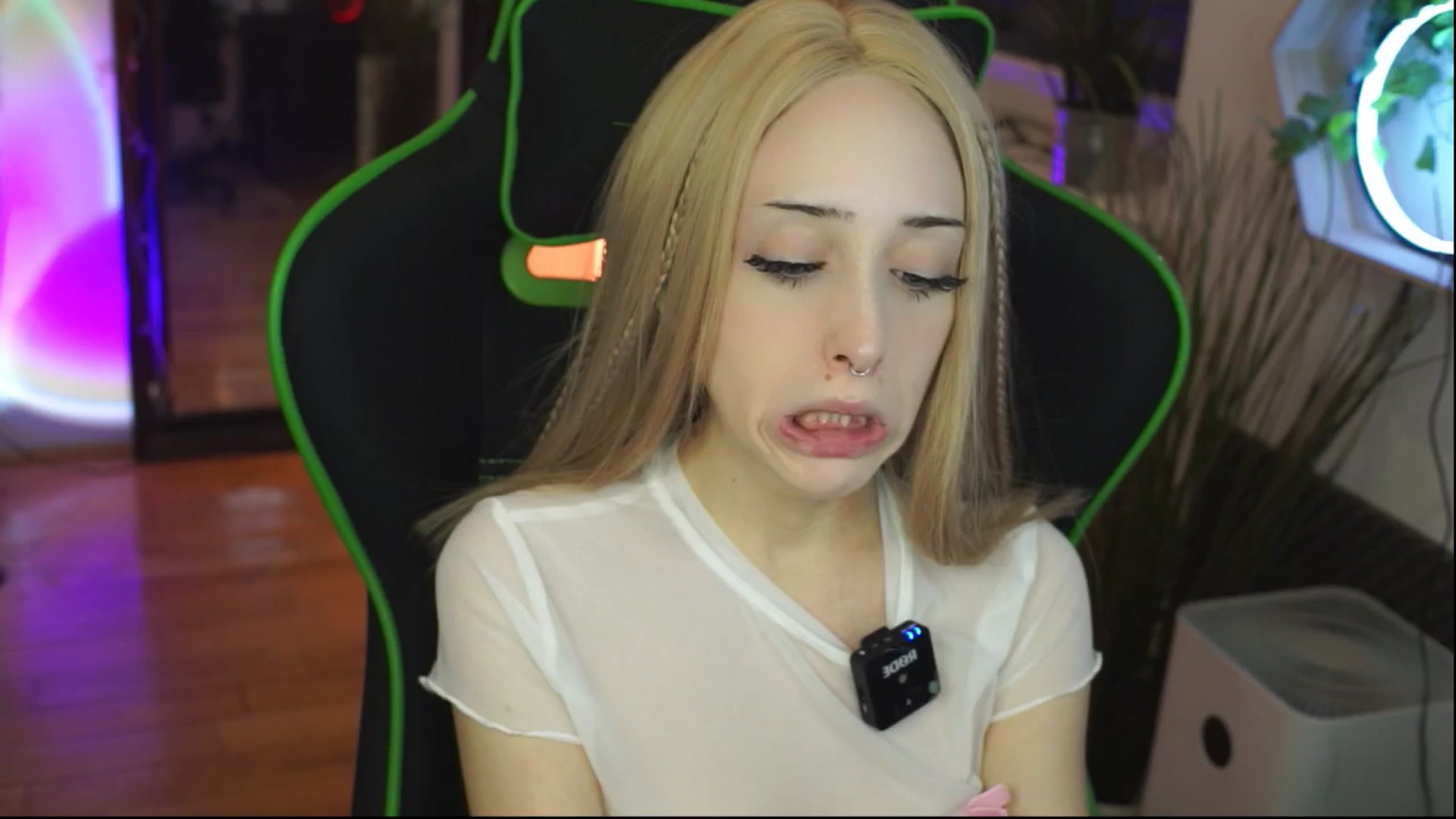 Gallery image thumbnail from Fanny21's myfreecams stream on, 12/11/2025, 22:08 image 11 of 20