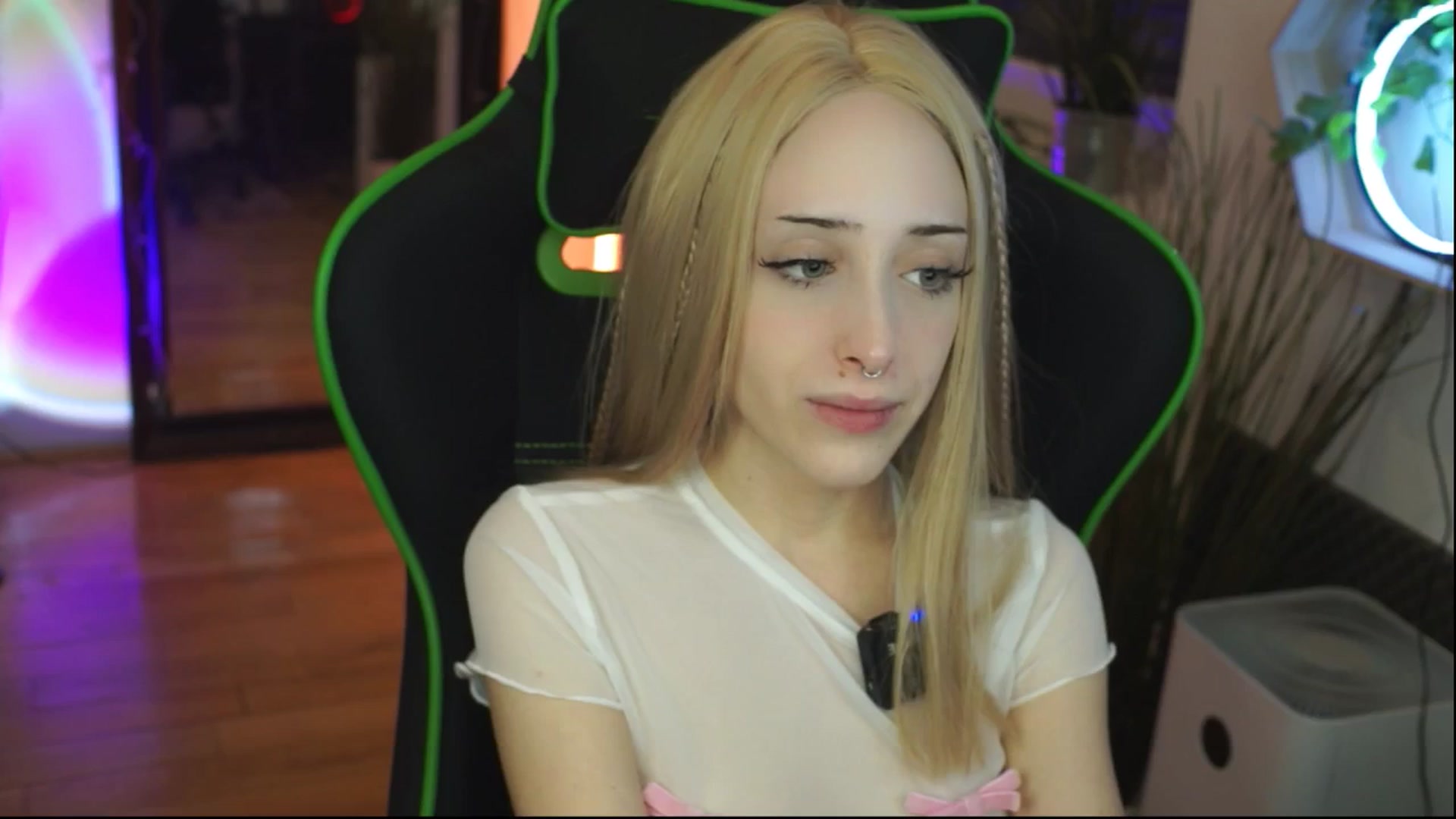 Gallery image thumbnail from Fanny21's myfreecams stream on, 12/11/2025, 22:08 image 8 of 20