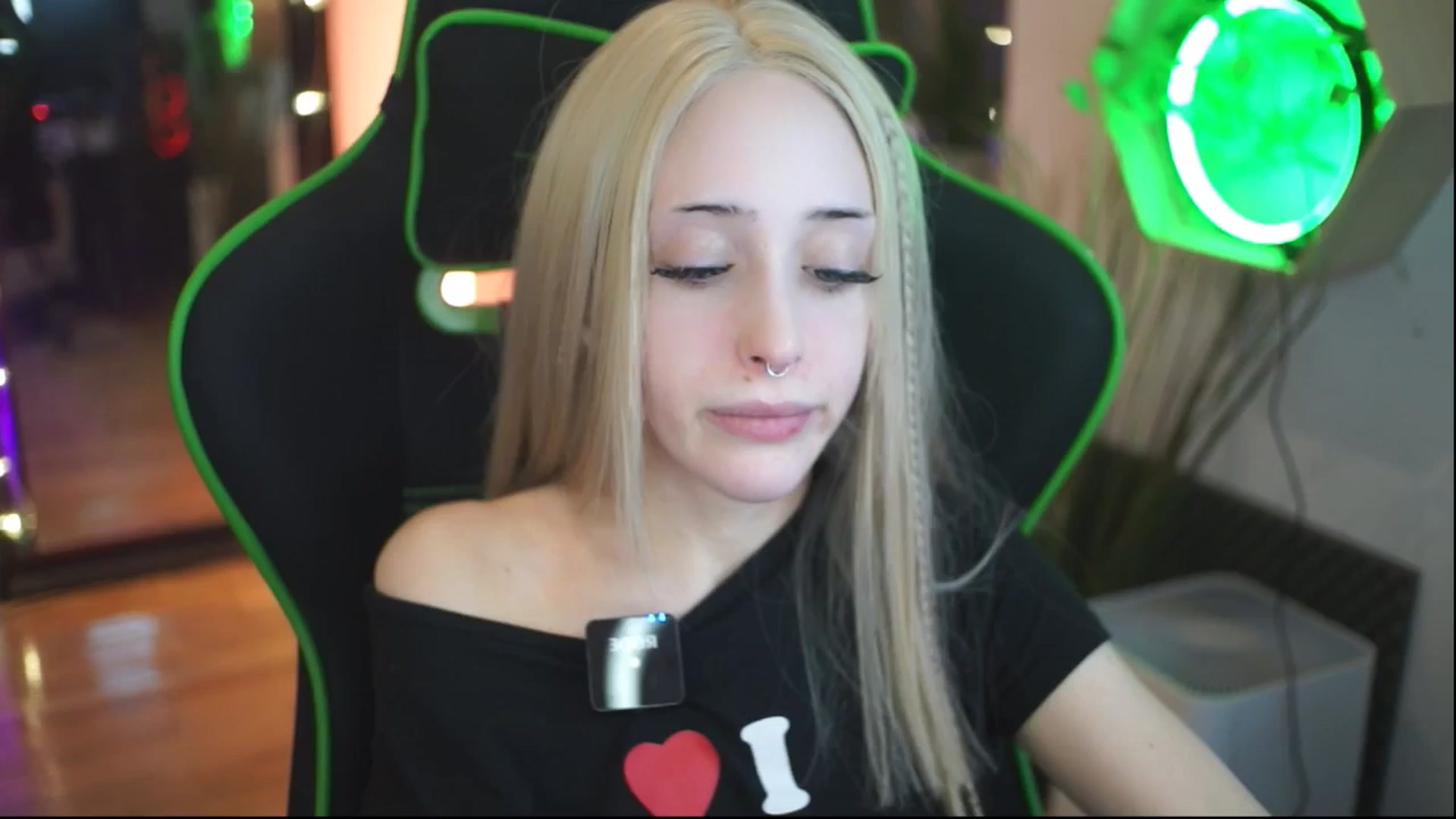 Gallery image thumbnail from Fanny21's myfreecams stream on, 12/16/2025, 22:48 image 3 of 20
