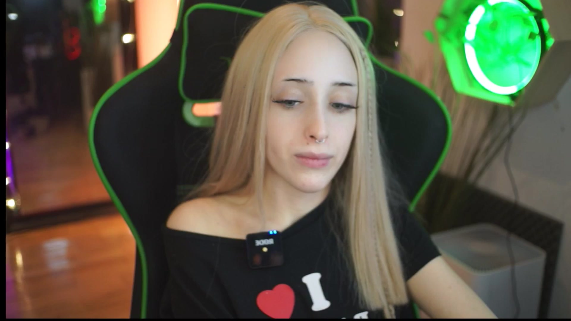 Gallery image thumbnail from Fanny21's myfreecams stream on, 12/16/2025, 22:48 image 11 of 20