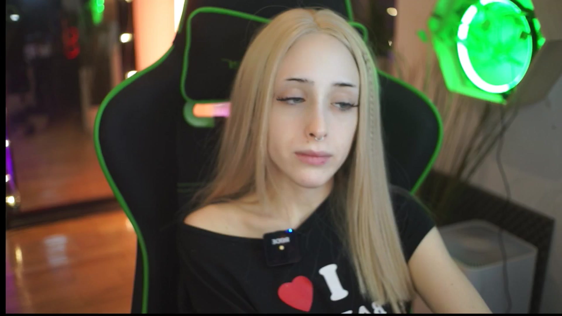 Gallery image thumbnail from Fanny21's myfreecams stream on, 12/16/2025, 22:48 image 12 of 20
