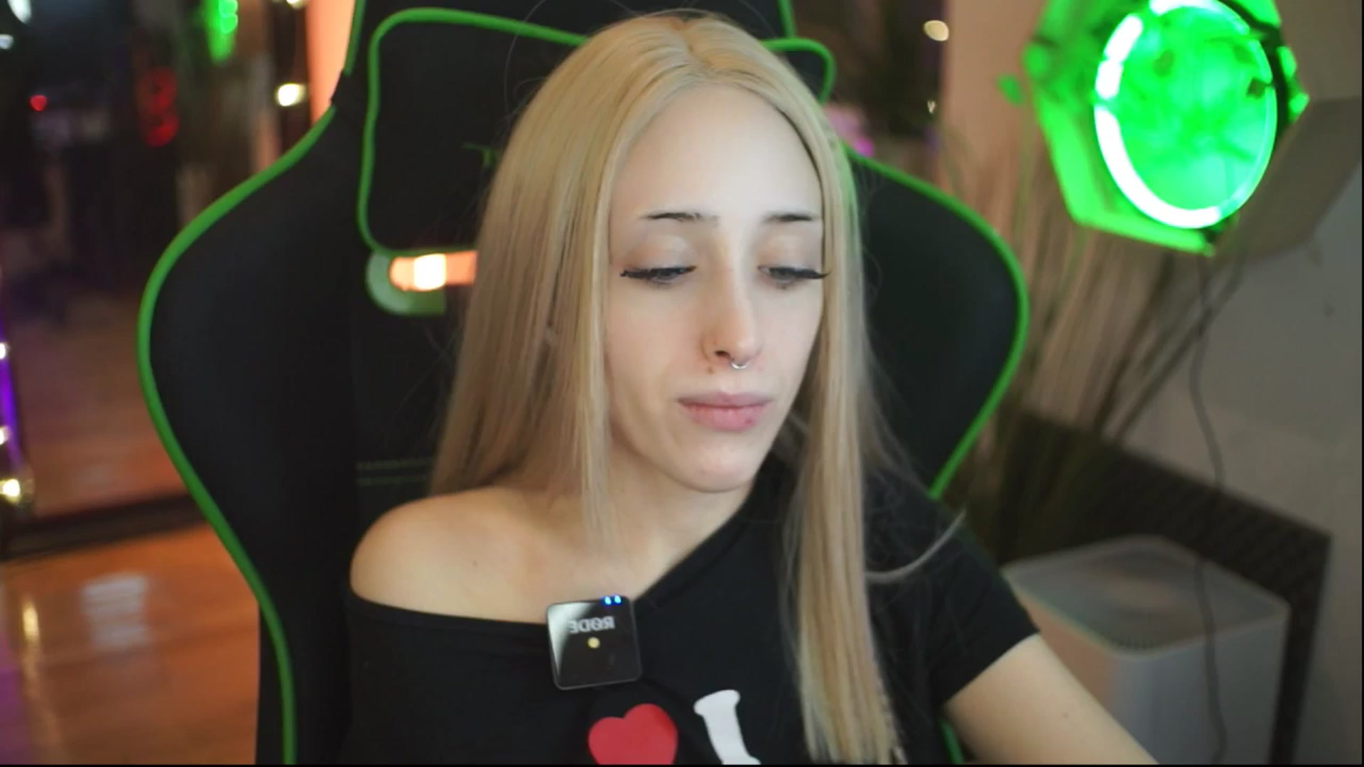 Gallery image thumbnail from Fanny21's myfreecams stream on, 12/16/2025, 22:48 image 4 of 20