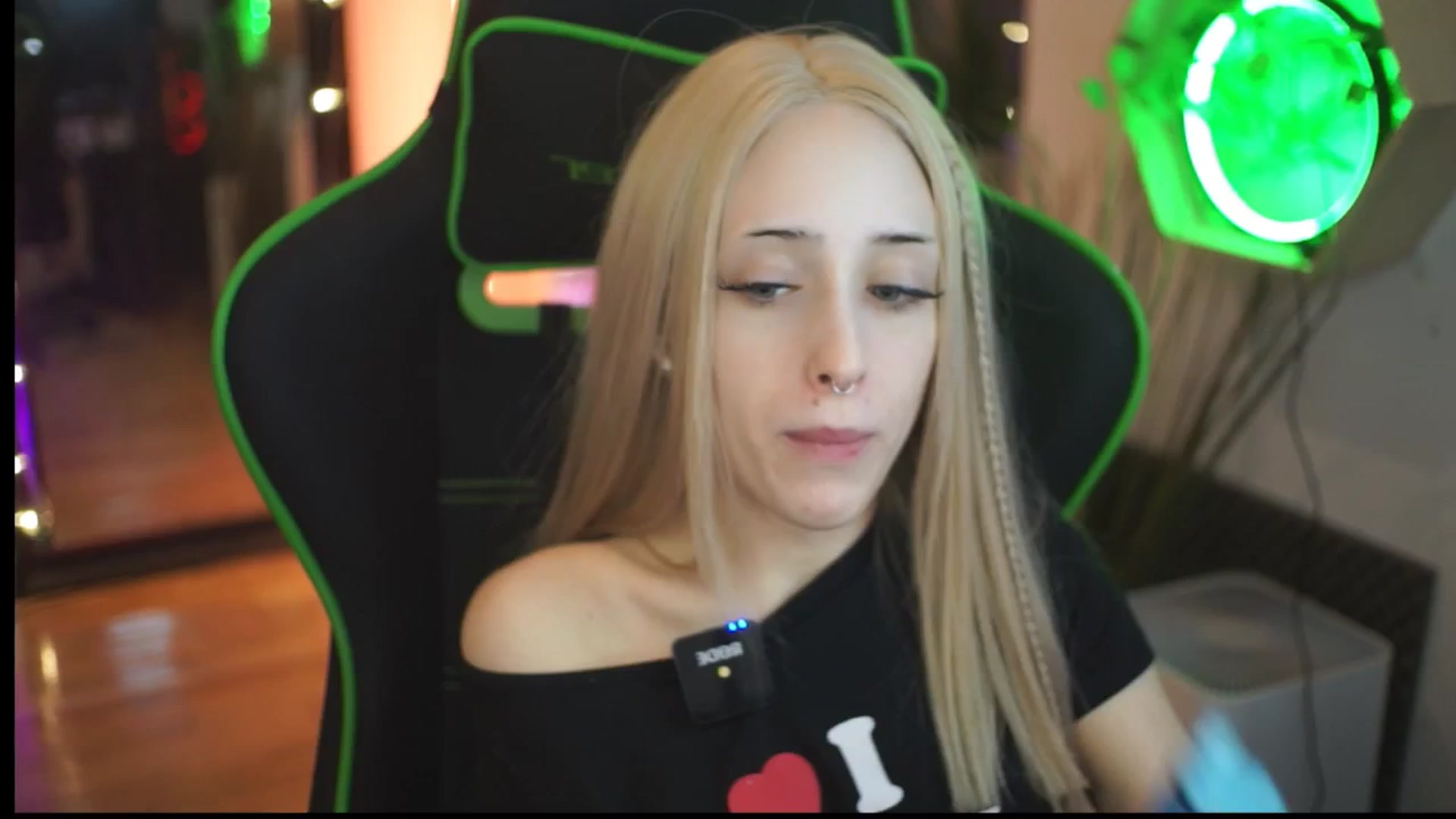 Gallery image thumbnail from Fanny21's myfreecams stream on, 12/16/2025, 22:48 image 9 of 20