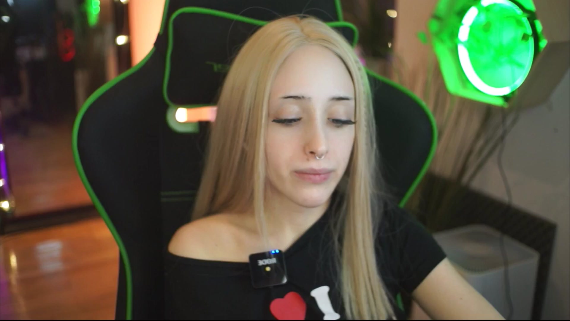 Gallery image thumbnail from Fanny21's myfreecams stream on, 12/16/2025, 22:48 image 6 of 20