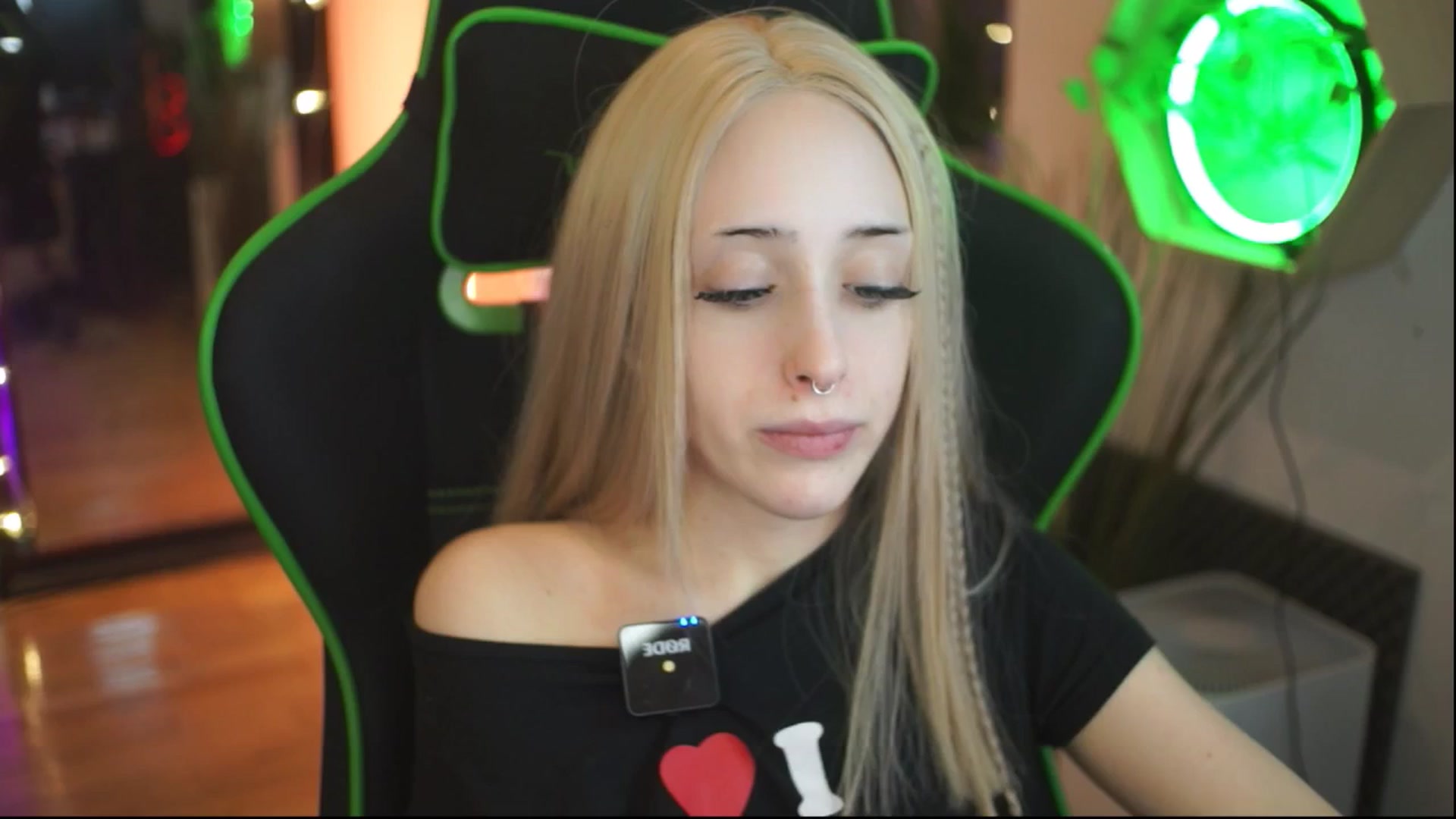 Gallery image thumbnail from Fanny21's myfreecams stream on, 12/16/2025, 22:48 image 2 of 20