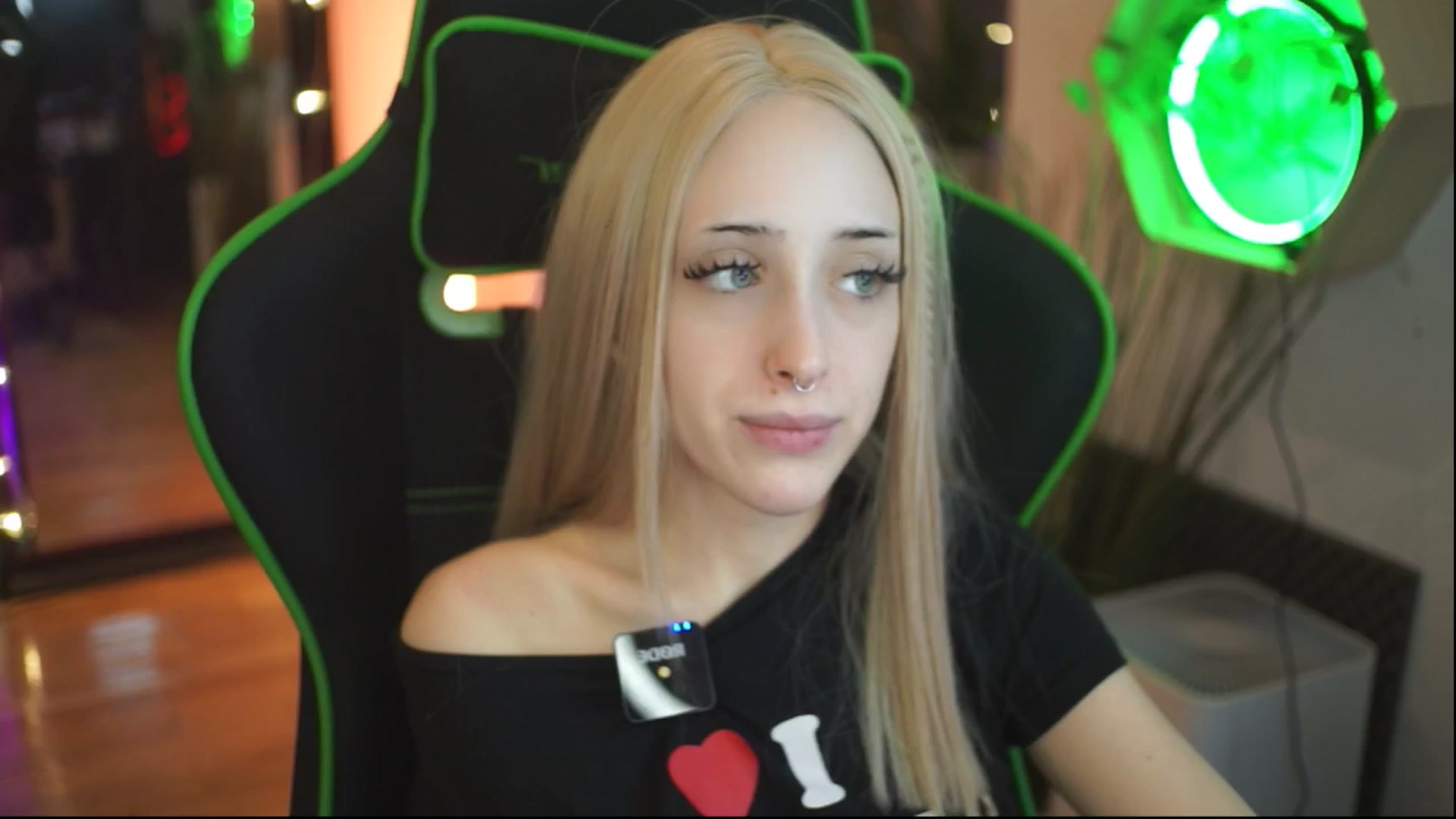 Gallery image thumbnail from Fanny21's myfreecams stream on, 12/16/2025, 22:48 image 5 of 20