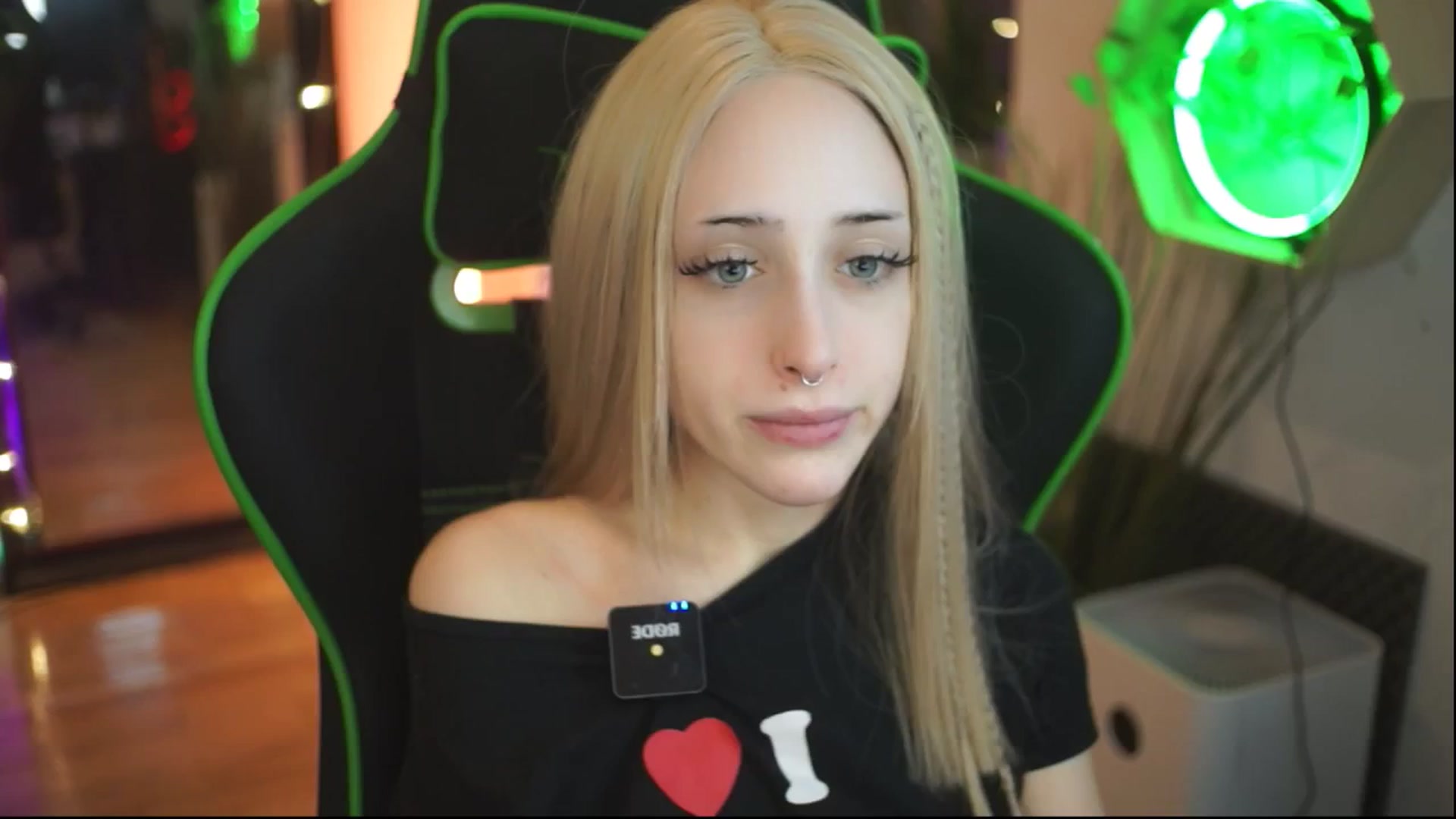 Gallery image thumbnail from Fanny21's myfreecams stream on, 12/16/2025, 22:48 image 1 of 20