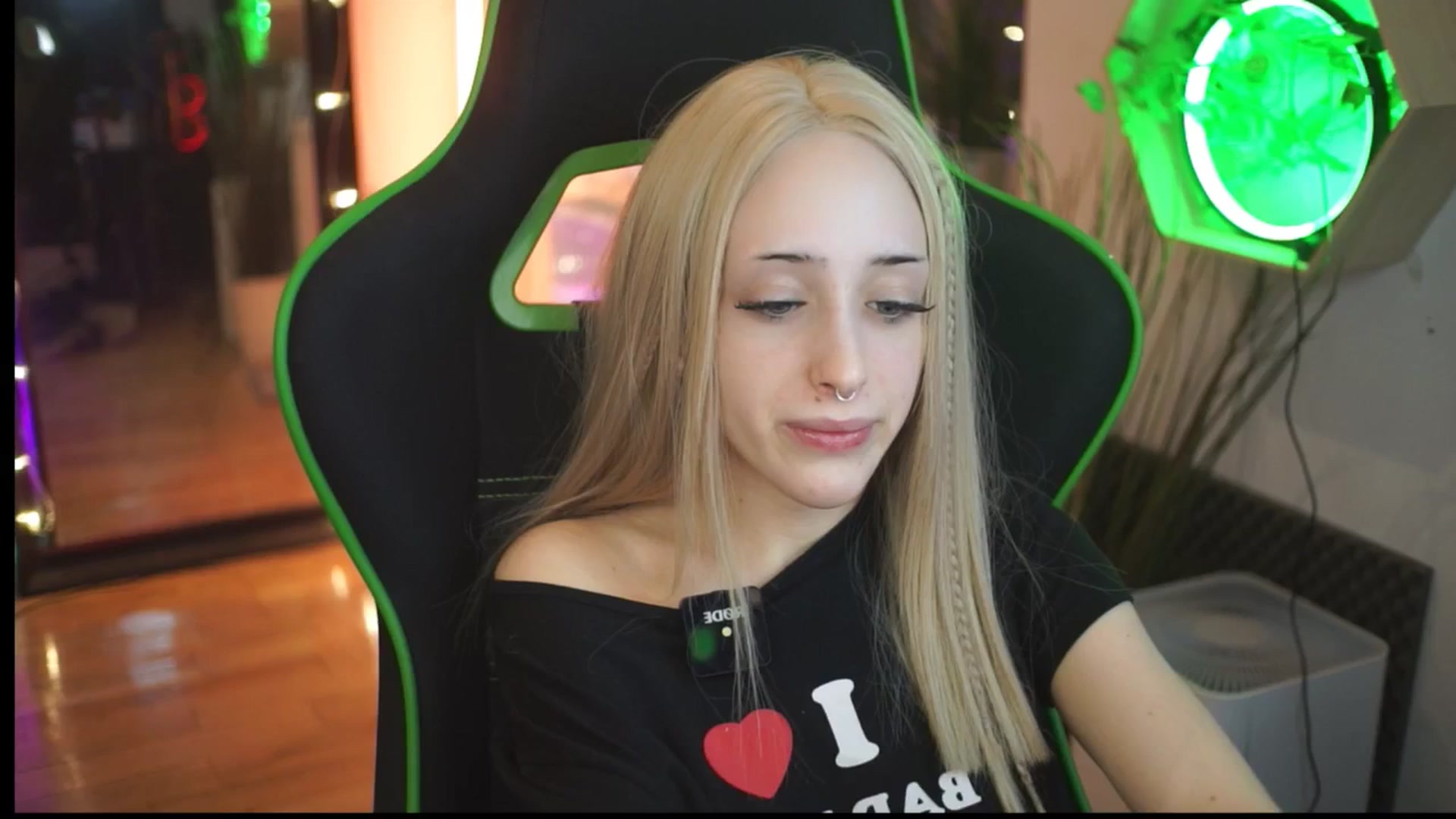 Gallery image thumbnail from Fanny21's myfreecams stream on, 12/16/2025, 22:48 image 17 of 20