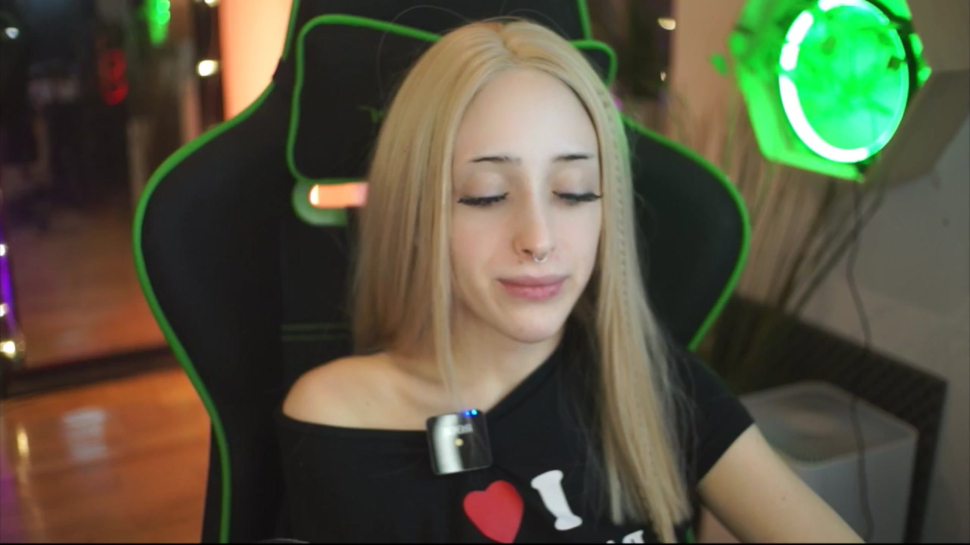 Gallery image thumbnail from Fanny21's myfreecams stream on, 12/16/2025, 22:48 image 7 of 20
