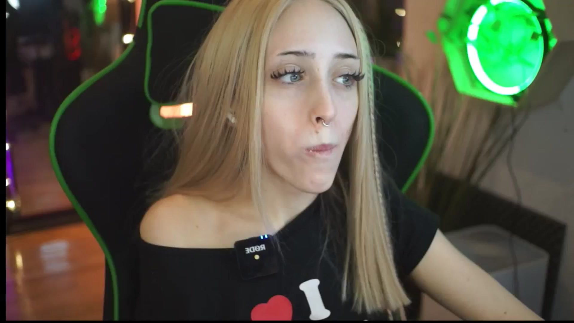 Gallery image thumbnail from Fanny21's myfreecams stream on, 12/16/2025, 22:48 image 8 of 20