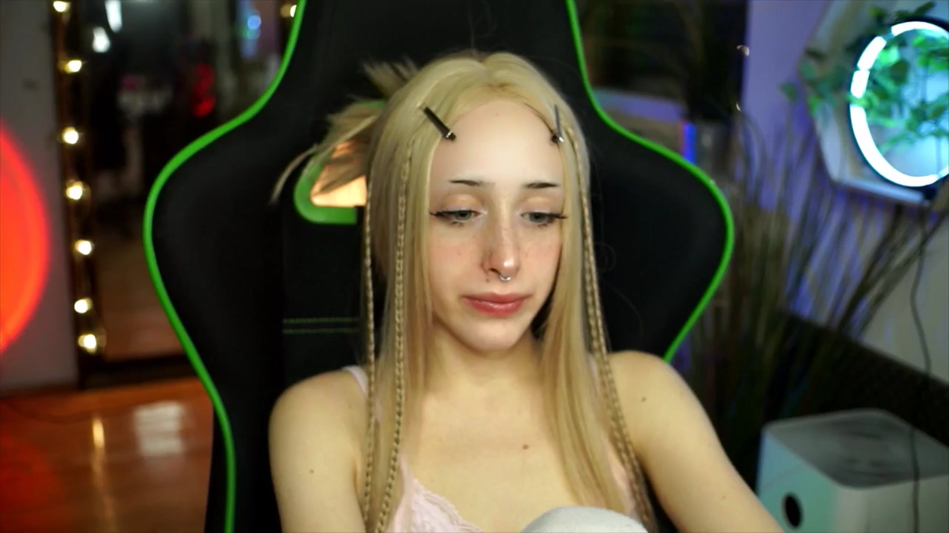 Gallery image thumbnail from Fanny21's myfreecams stream on, 12/26/2025, 22:41 image 11 of 20