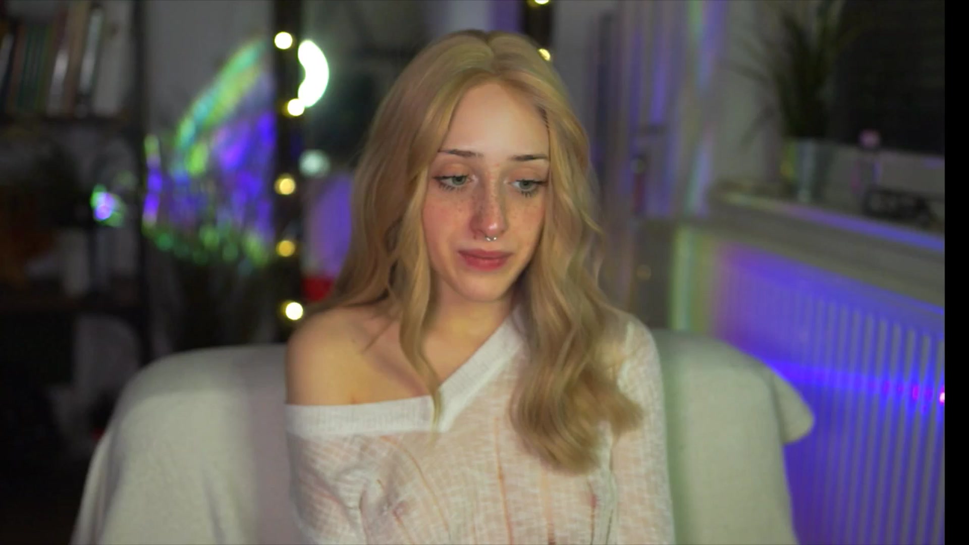 Gallery image thumbnail from Fanny21's myfreecams stream on, 03/08/2026, 19:13 image 13 of 20