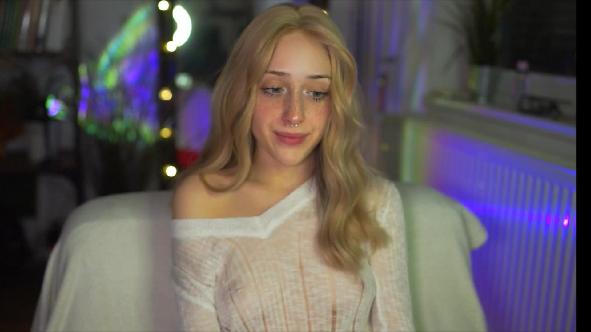 Gallery image thumbnail from Fanny21's myfreecams stream on, 03/08/2026, 19:13 image 3 of 20