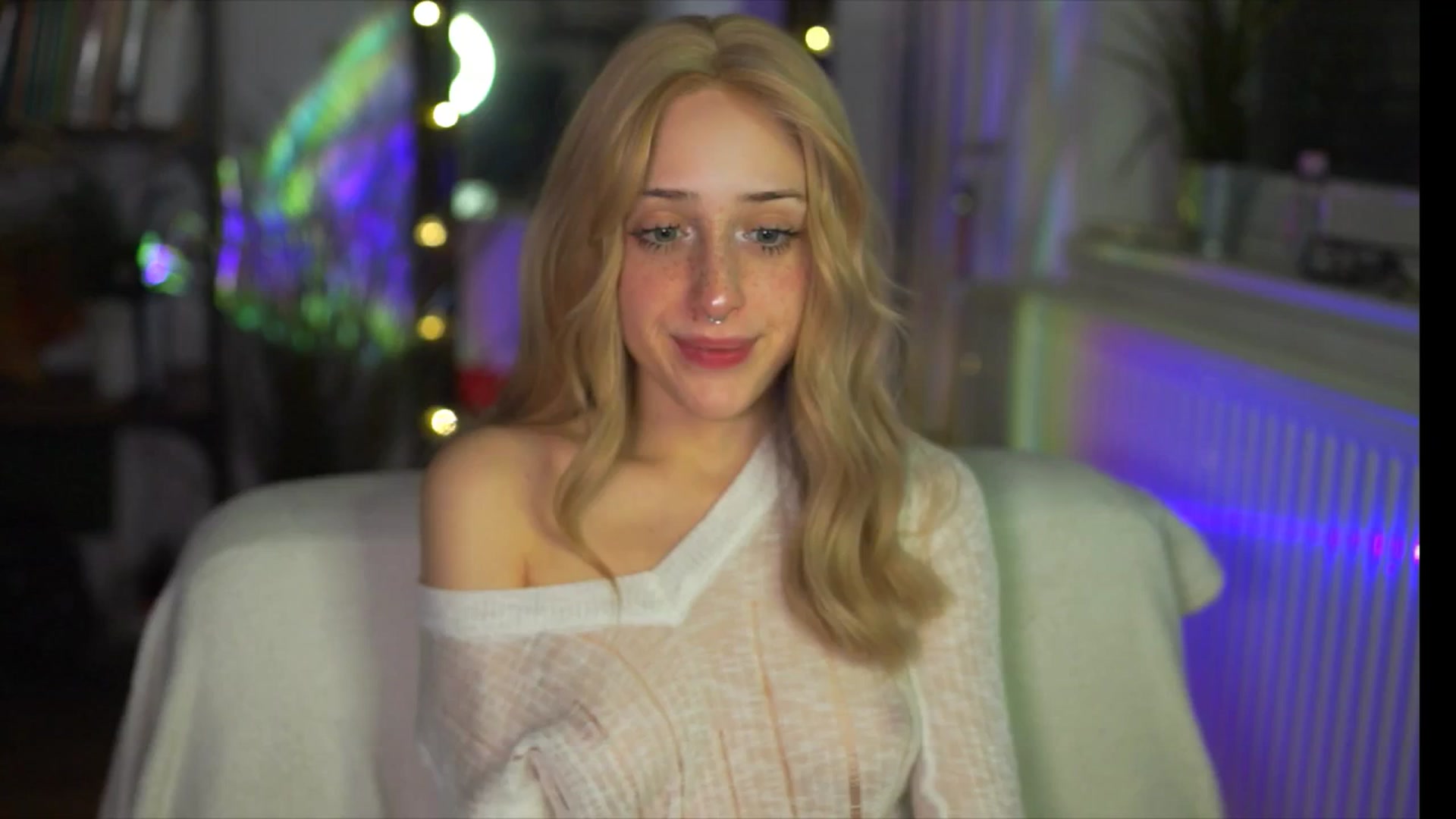 Gallery image thumbnail from Fanny21's myfreecams stream on, 03/08/2026, 19:13 image 2 of 20