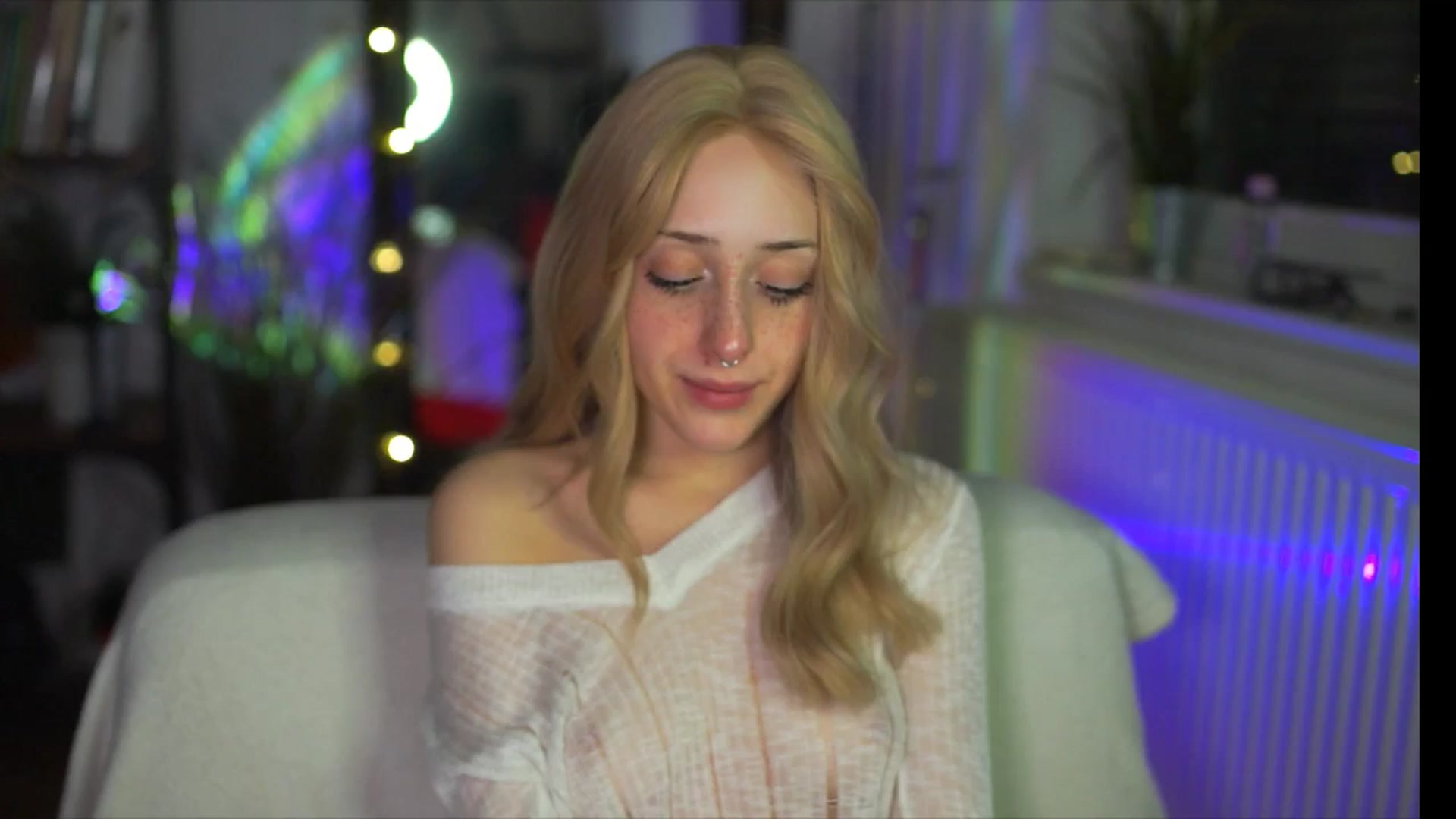 Gallery image thumbnail from Fanny21's myfreecams stream on, 03/08/2026, 19:13 image 17 of 20