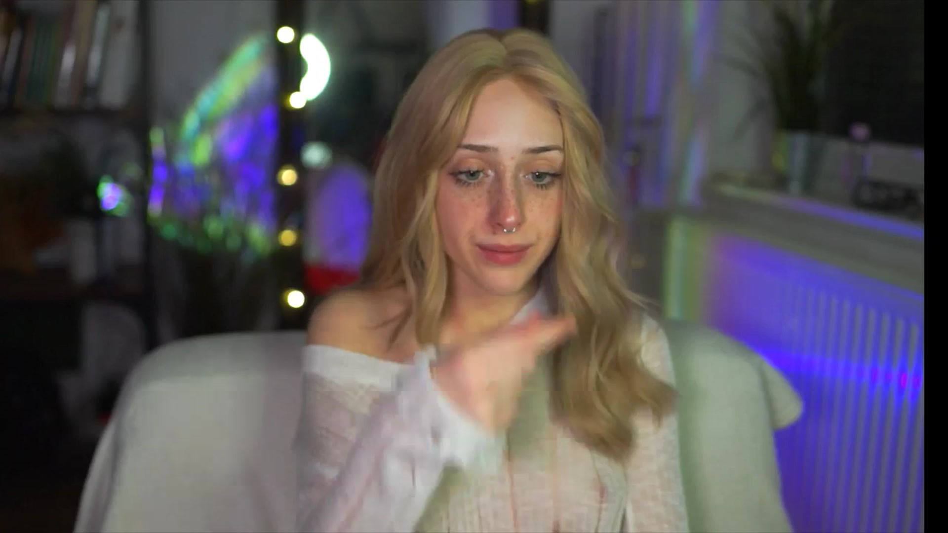 Gallery image thumbnail from Fanny21's myfreecams stream on, 03/08/2026, 19:13 image 19 of 20