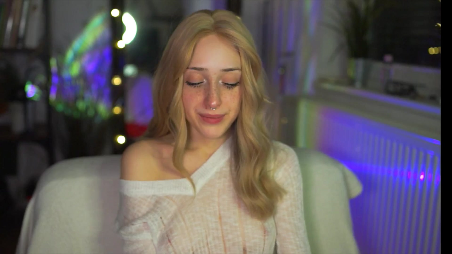 Gallery image thumbnail from Fanny21's myfreecams stream on, 03/08/2026, 19:13 image 9 of 20