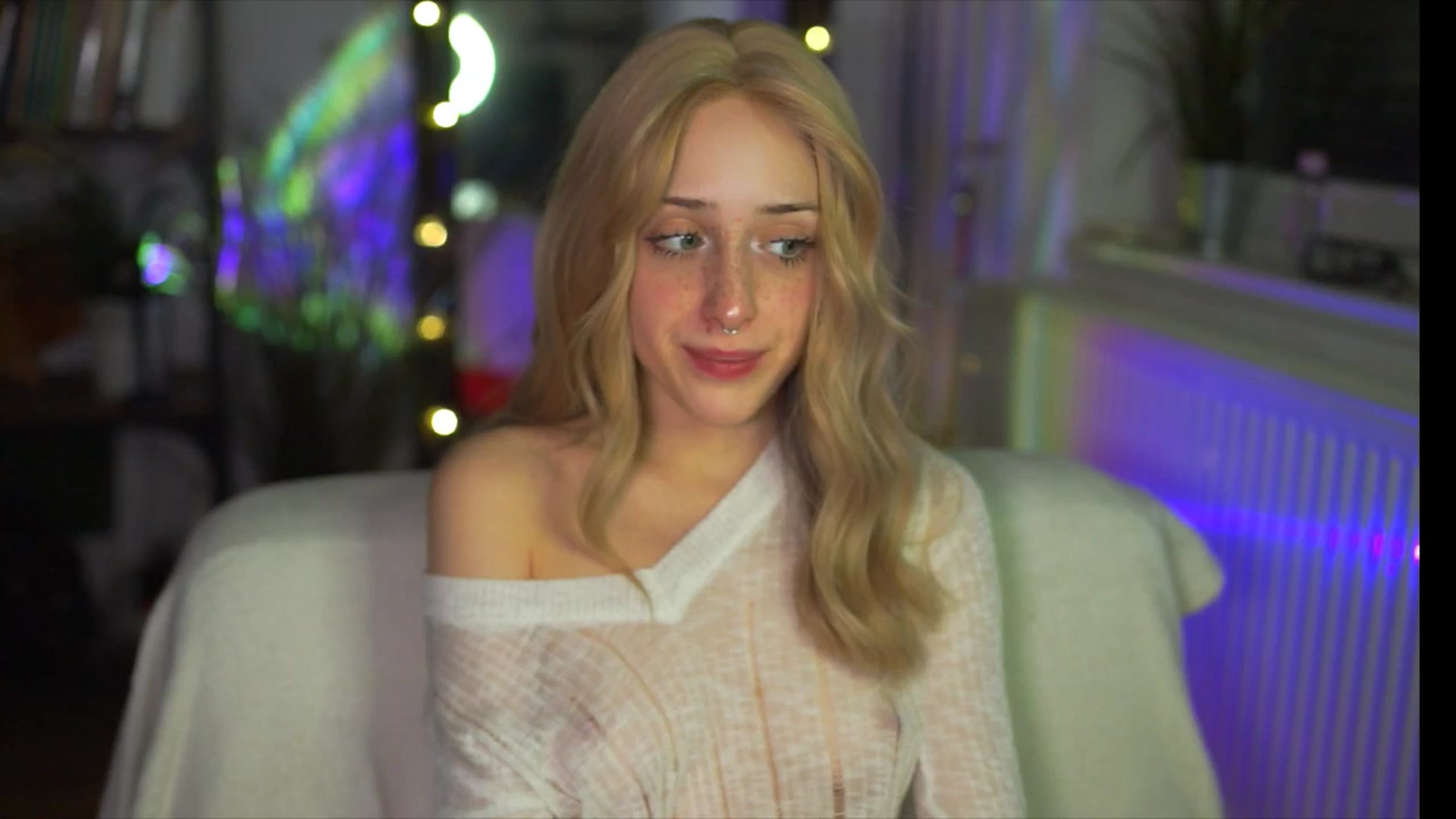 Gallery image thumbnail from Fanny21's myfreecams stream on, 03/08/2026, 19:13 image 1 of 20