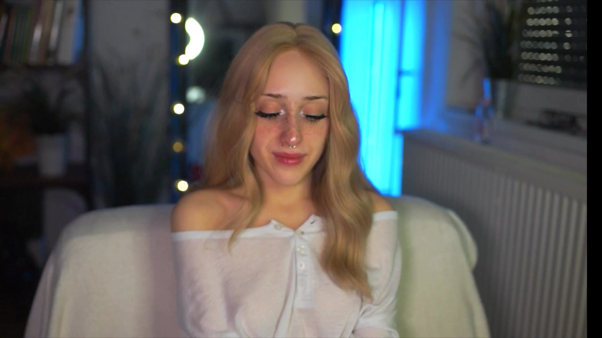 Gallery image thumbnail from Fanny21's myfreecams stream on, 03/09/2026, 15:07 image 4 of 20