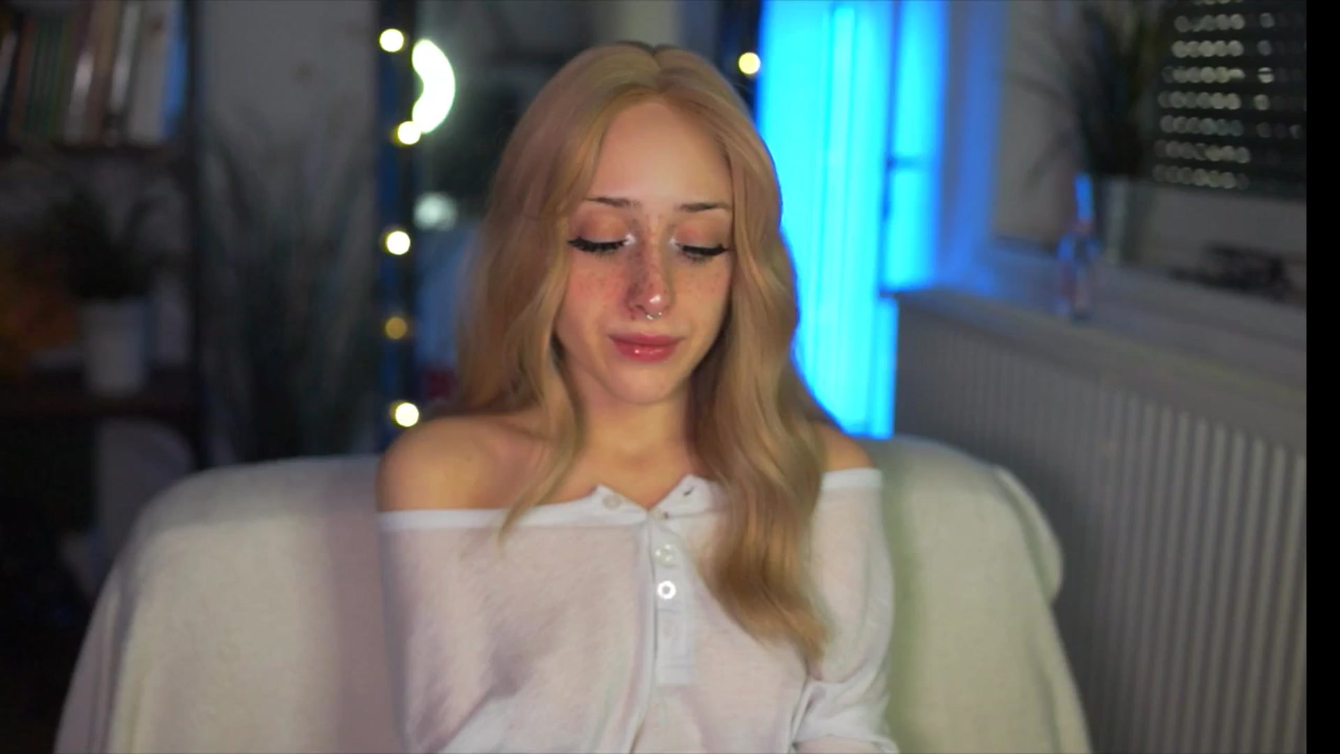 Gallery image thumbnail from Fanny21's myfreecams stream on, 03/09/2026, 15:07 image 1 of 20