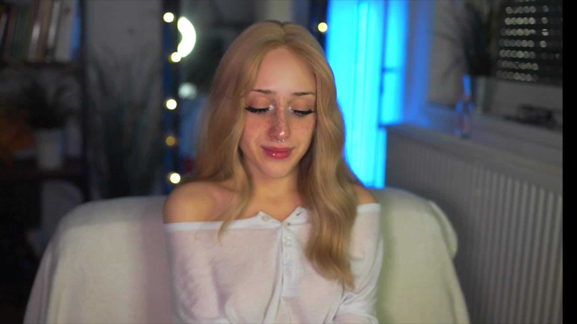 Gallery image thumbnail from Fanny21's myfreecams stream on, 03/09/2026, 15:07 image 3 of 20