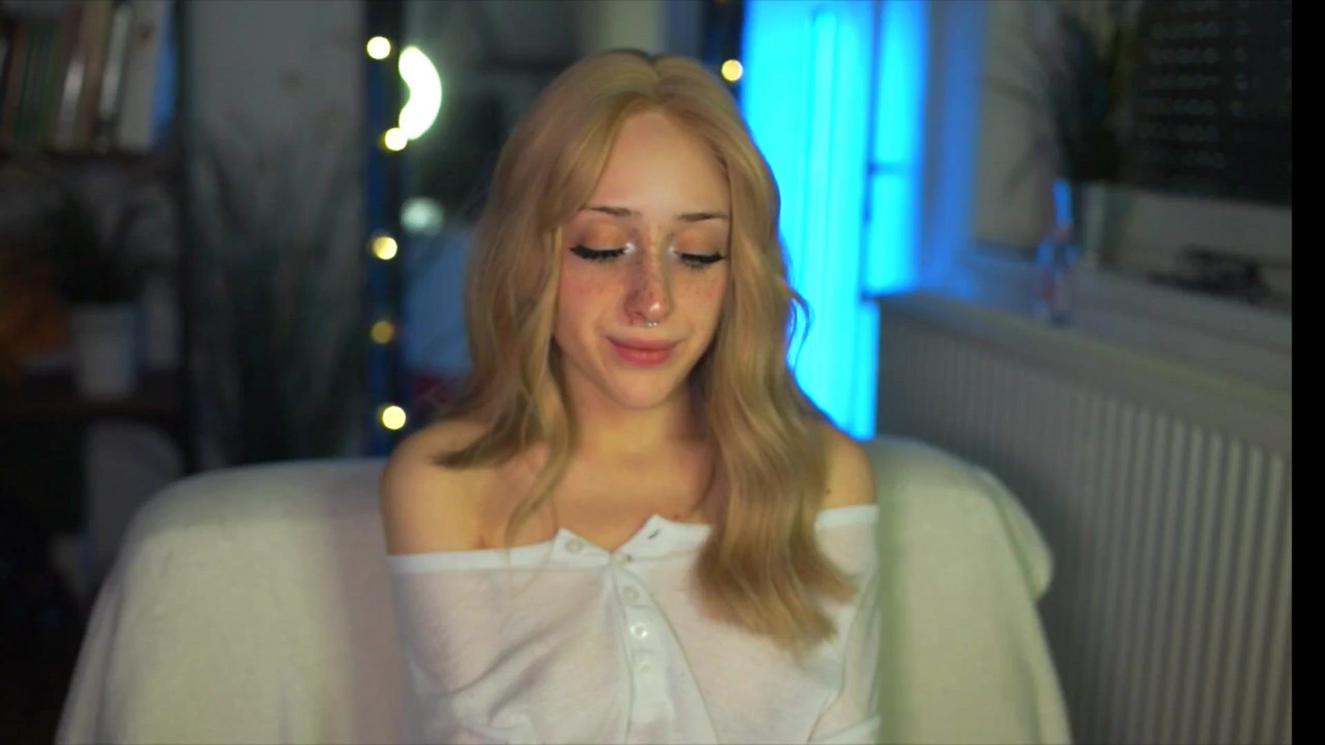 Gallery image thumbnail from Fanny21's myfreecams stream on, 03/09/2026, 16:06 image 15 of 20