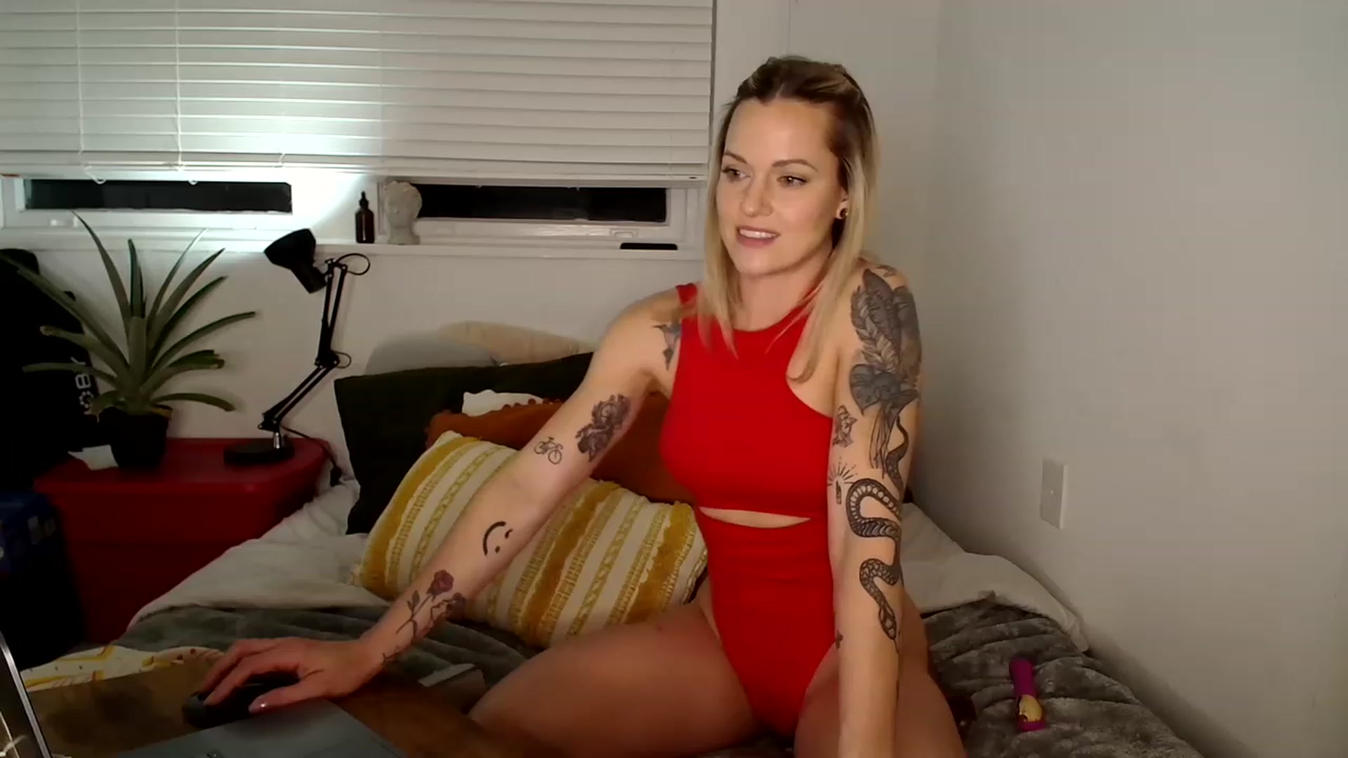 Gallery image thumbnail from FannyXXXMae's myfreecams stream on, 02/02/2023, 23:44 image 7 of 20