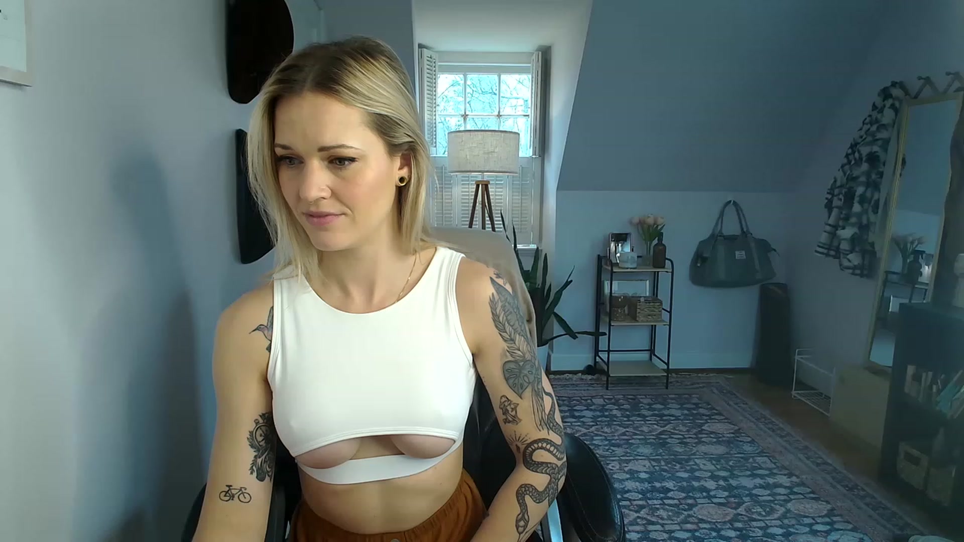 Gallery image thumbnail from FannyXXXMae's myfreecams stream on, 02/22/2023, 17:18 image 2 of 20