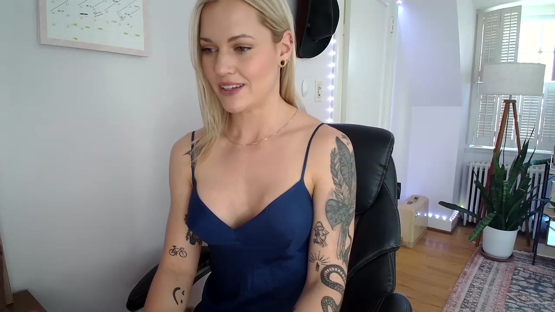 Gallery image thumbnail from FannyXXXMae's myfreecams stream on, 02/28/2023, 16:50 image 5 of 20