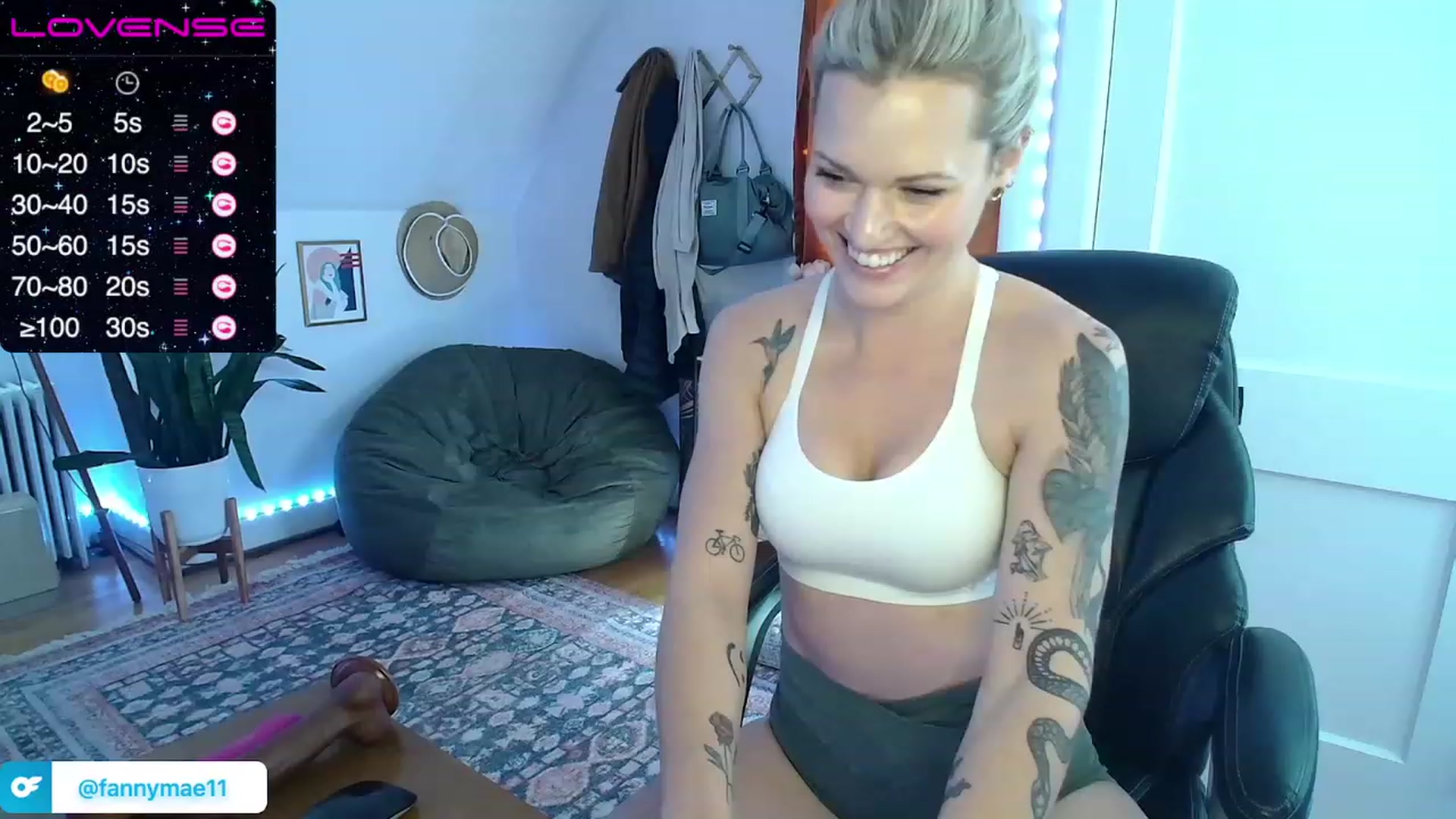 Gallery image thumbnail from FannyXXXMae's myfreecams stream on, 03/13/2023, 16:12 image 11 of 20