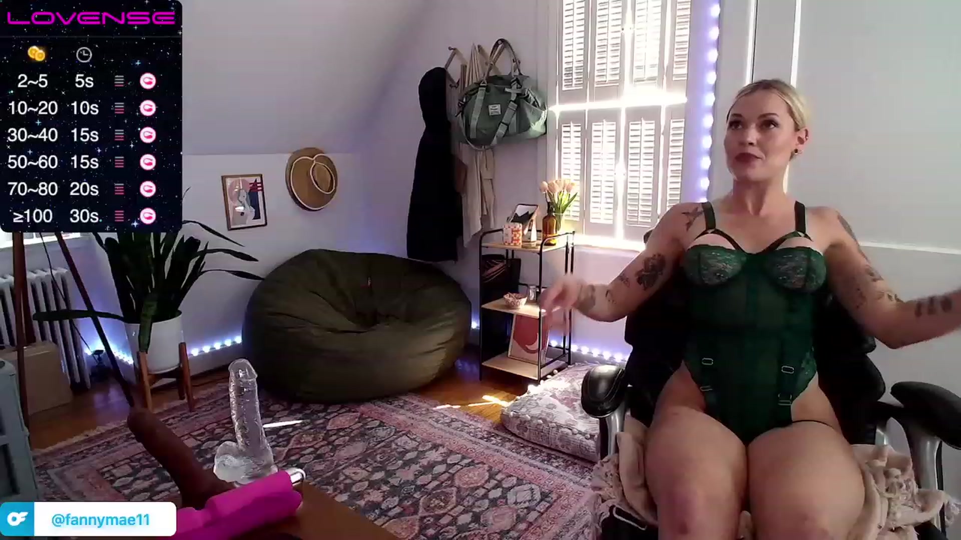 Gallery image thumbnail from FannyXXXMae's myfreecams stream on, 03/21/2023, 16:38 image 9 of 20