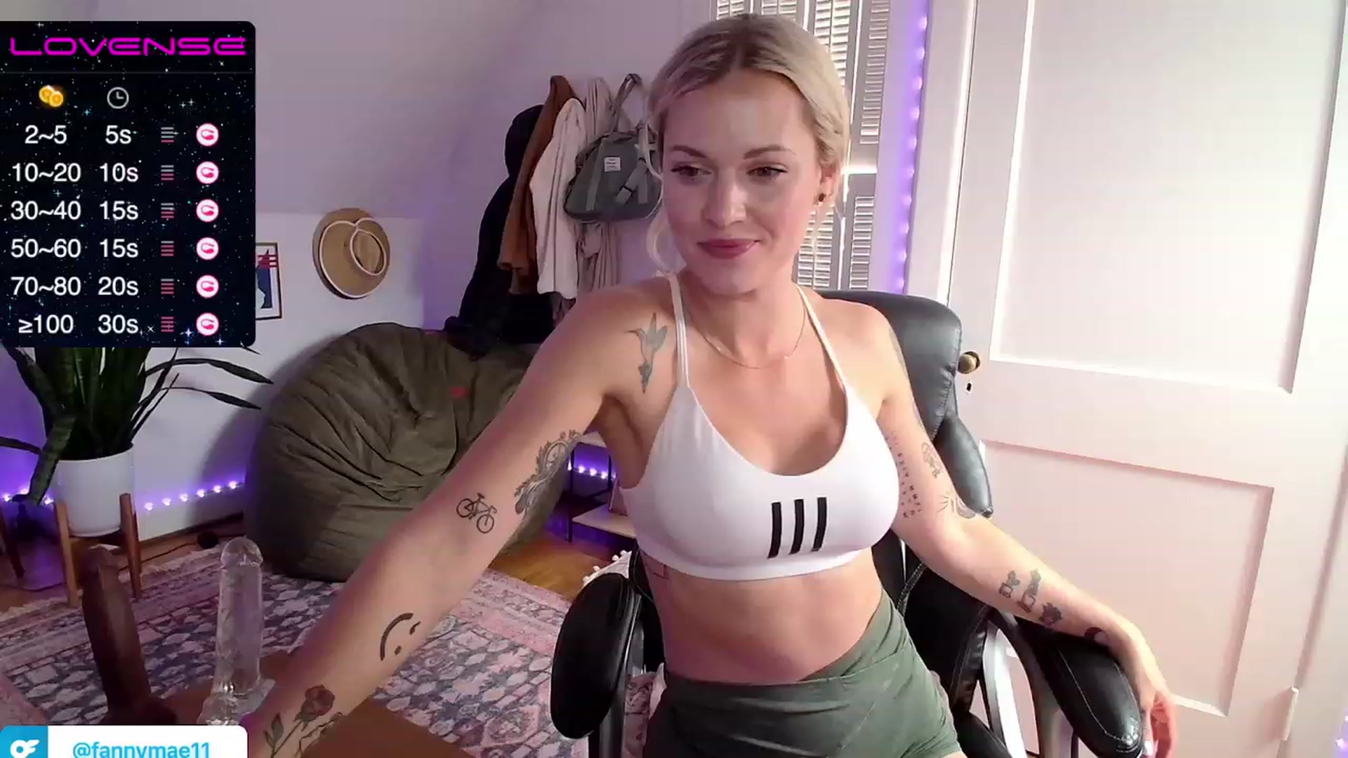 Gallery image thumbnail from FannyXXXMae's myfreecams stream on, 03/28/2023, 17:59 image 10 of 20