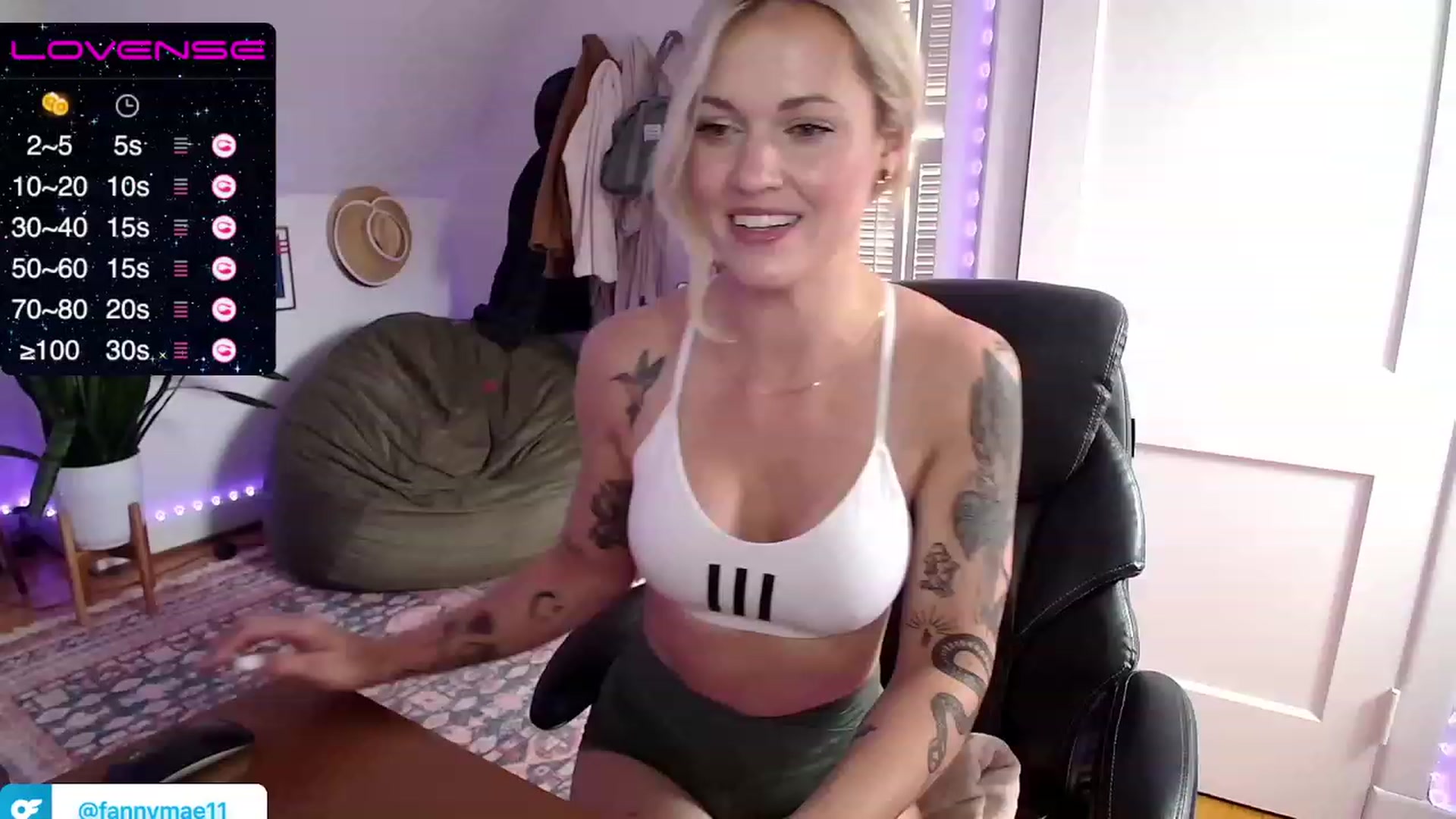 Gallery image thumbnail from FannyXXXMae's myfreecams stream on, 03/28/2023, 17:59 image 1 of 20