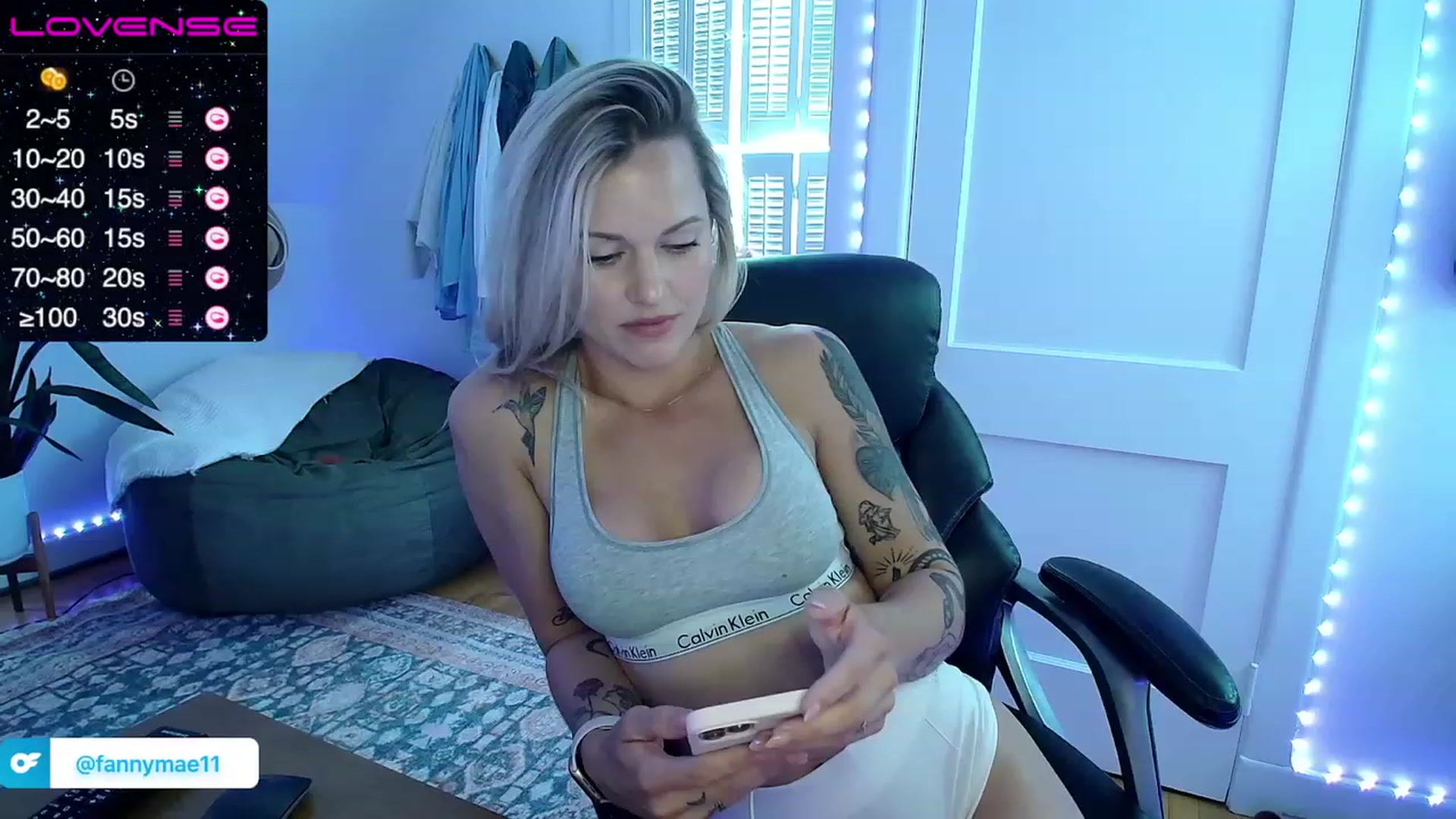Gallery image thumbnail from FannyXXXMae's myfreecams stream on, 04/26/2023, 17:02 image 4 of 20