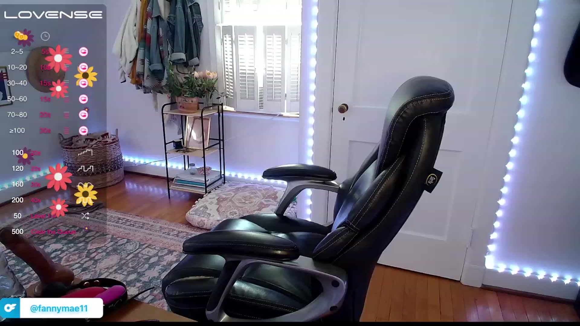 Gallery image thumbnail from FannyXXXMae's myfreecams stream on, 05/22/2023, 13:03 image 7 of 20
