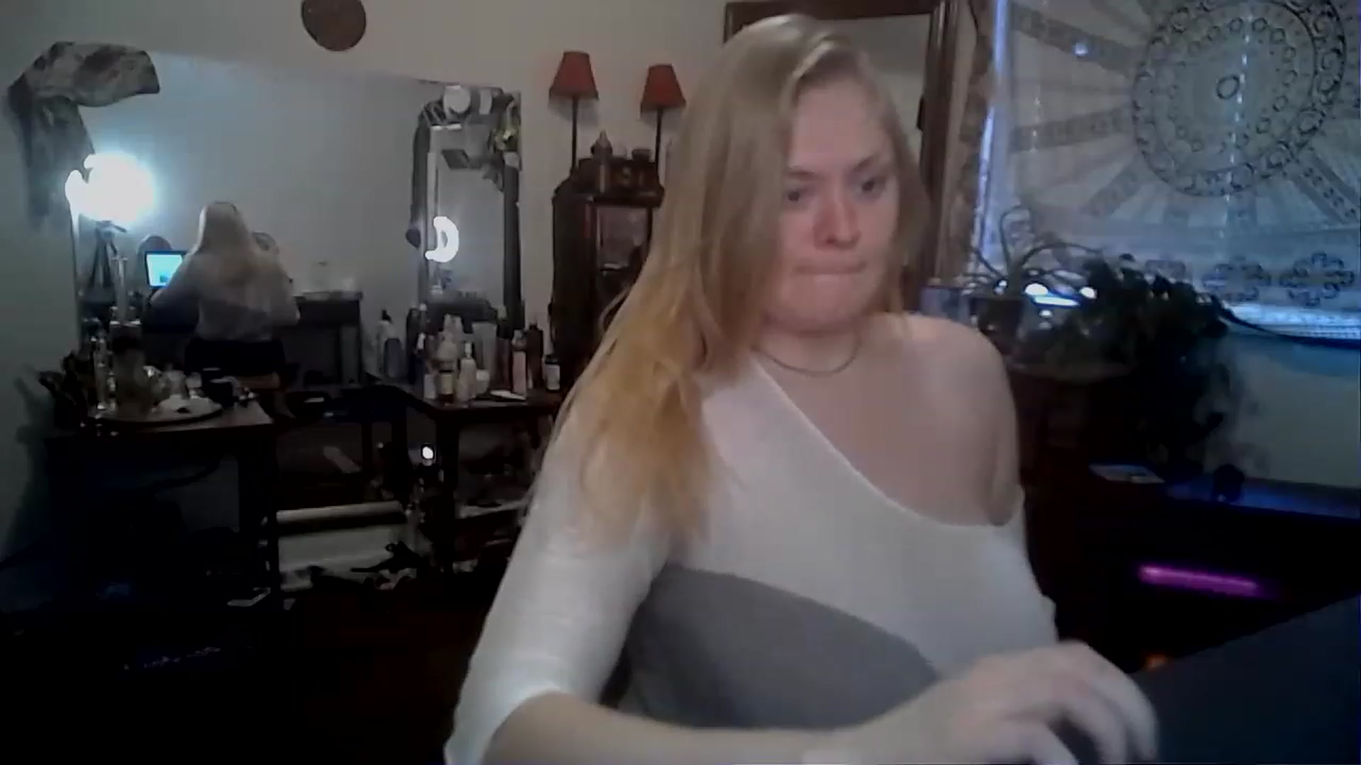 Gallery image thumbnail from Fanny__Mandy's myfreecams stream on, 11/21/2022, 15:36 image 16 of 20