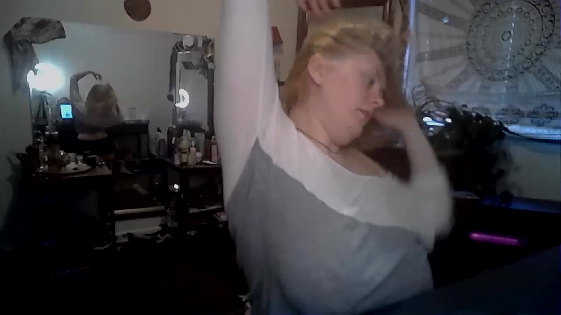 Gallery image thumbnail from Fanny__Mandy's myfreecams stream on, 11/21/2022, 15:36 image 12 of 20