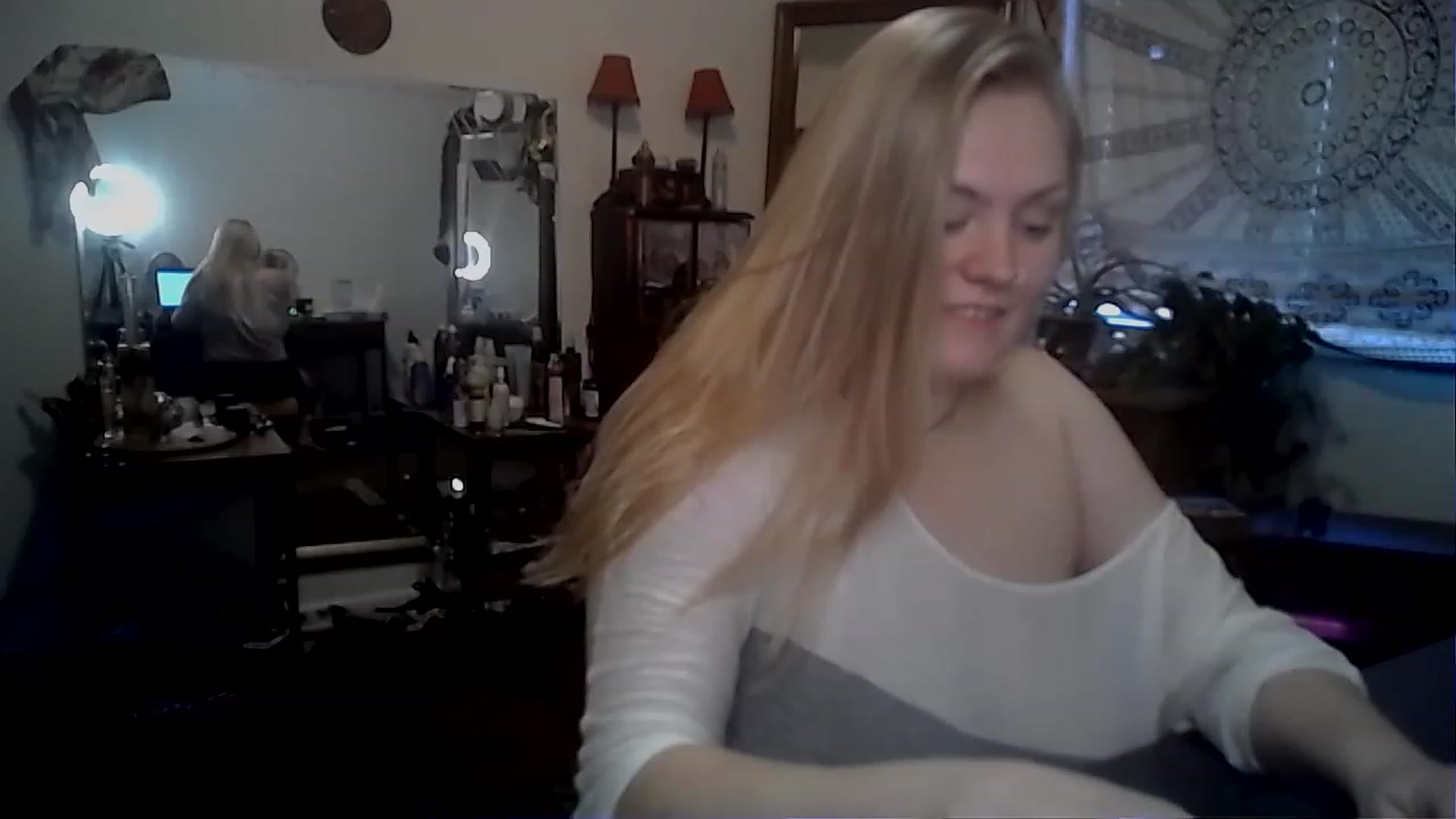 Gallery image thumbnail from Fanny__Mandy's myfreecams stream on, 11/21/2022, 15:36 image 17 of 20
