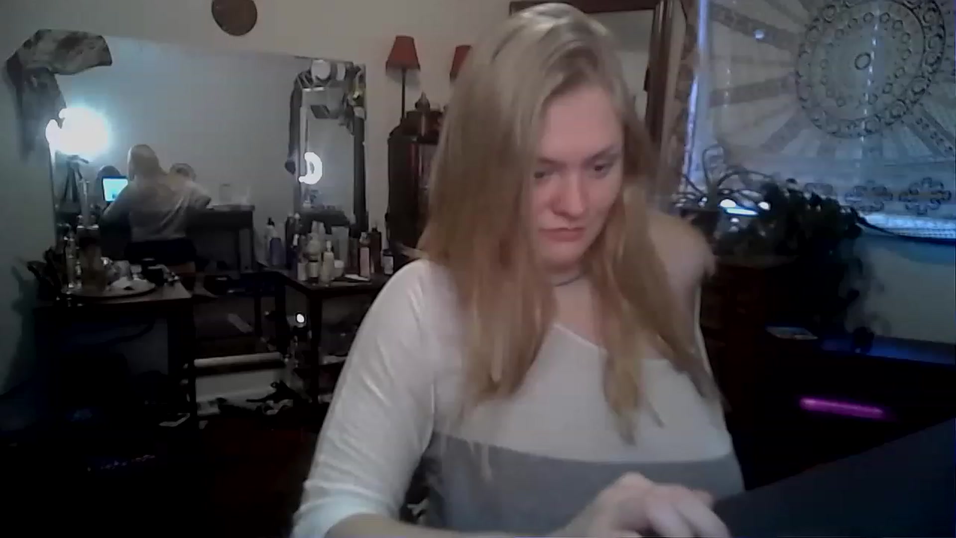 Gallery image thumbnail from Fanny__Mandy's myfreecams stream on, 11/21/2022, 15:36 image 10 of 20