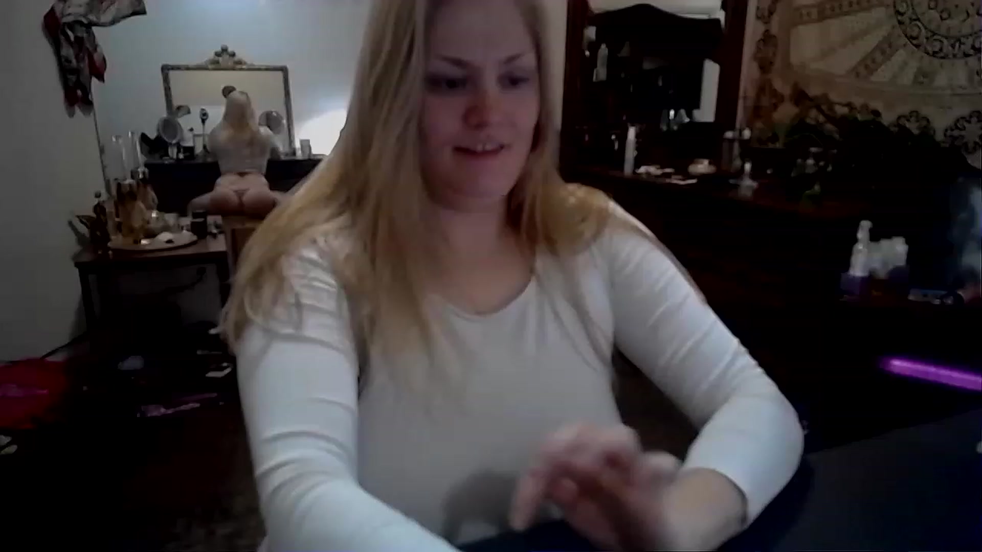 Gallery image thumbnail from Fanny__Mandy's myfreecams stream on, 11/28/2022, 12:39 image 1 of 20