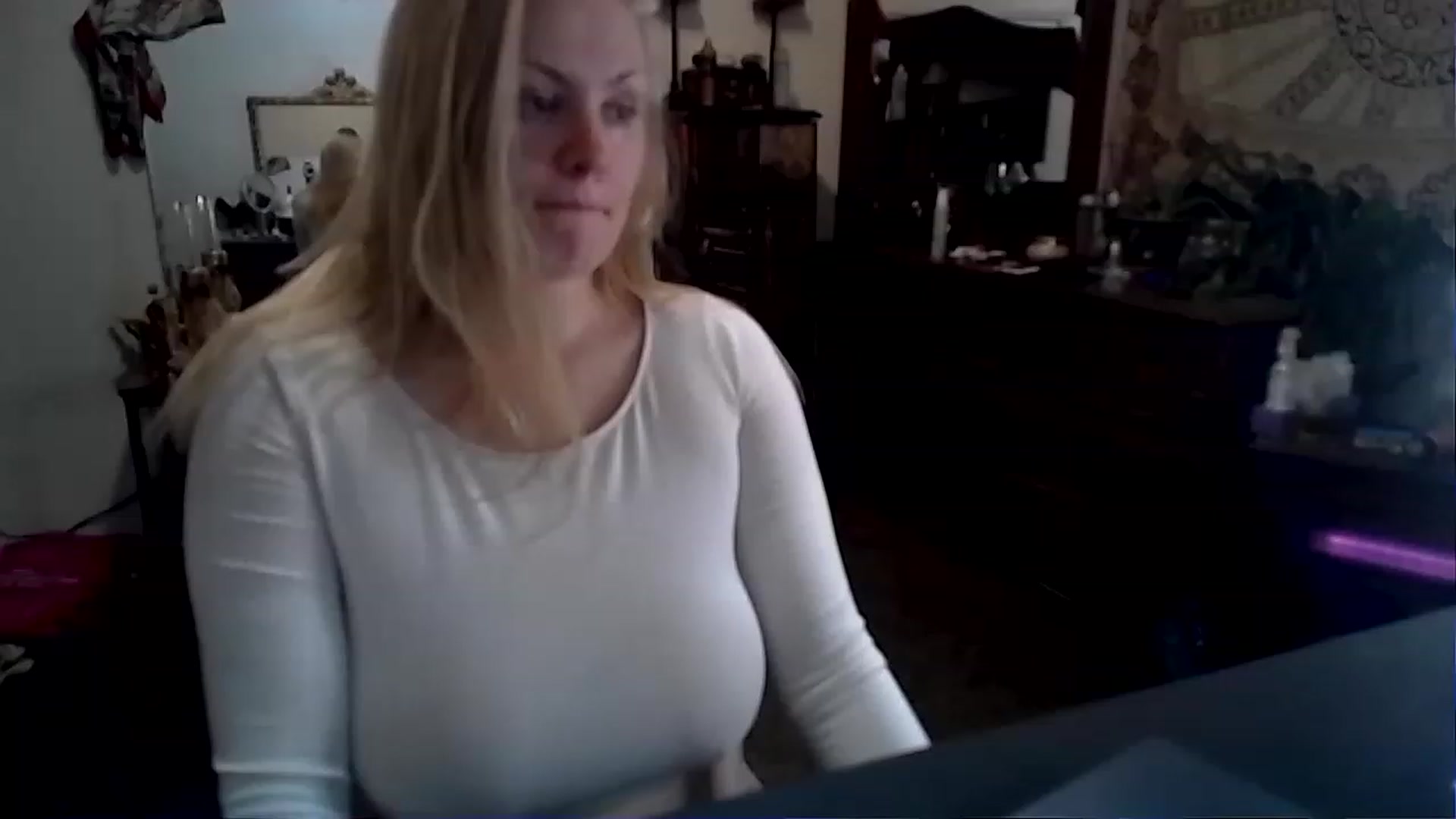 Gallery image thumbnail from Fanny__Mandy's myfreecams stream on, 11/28/2022, 13:10 image 4 of 20