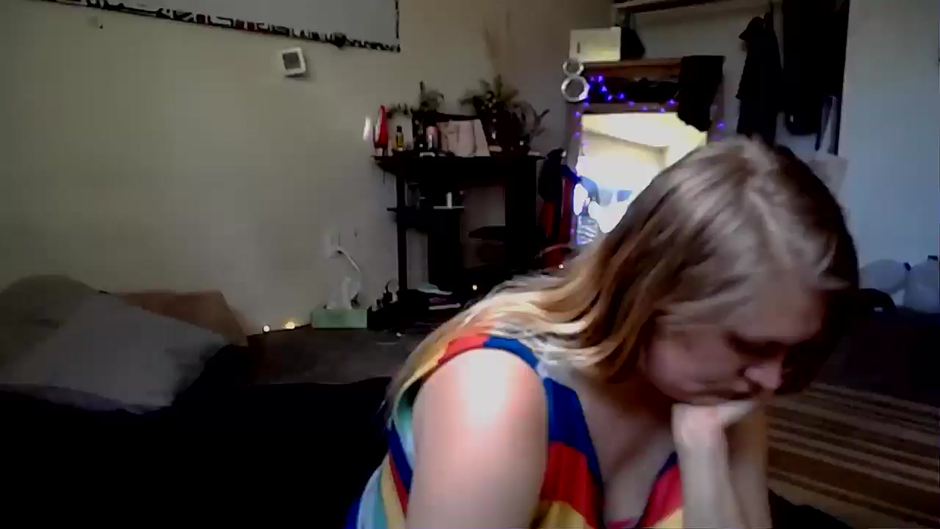 Gallery image thumbnail from Fanny__Mandy's myfreecams stream on, 06/02/2024, 18:18 image 17 of 20