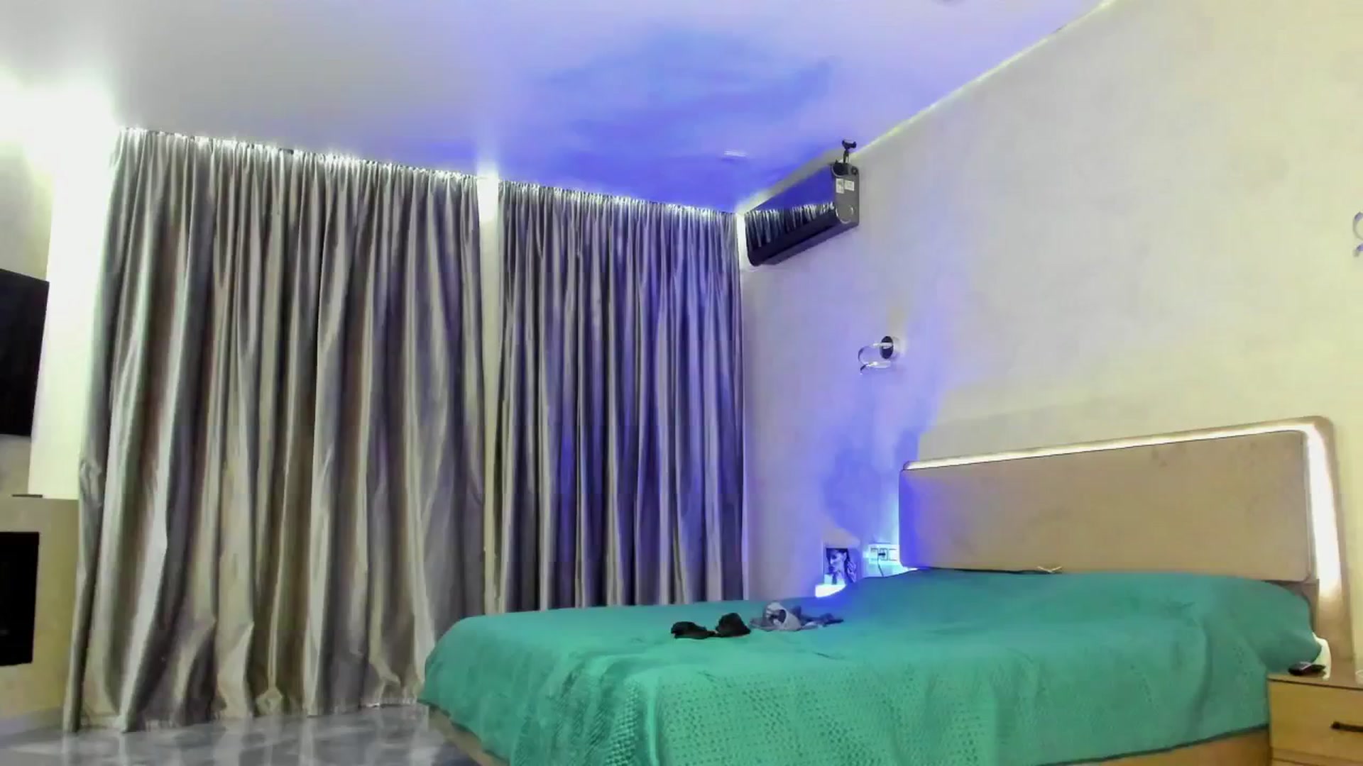 Gallery image thumbnail from FarAwayK's myfreecams stream on, 08/24/2024, 20:02 image 11 of 20